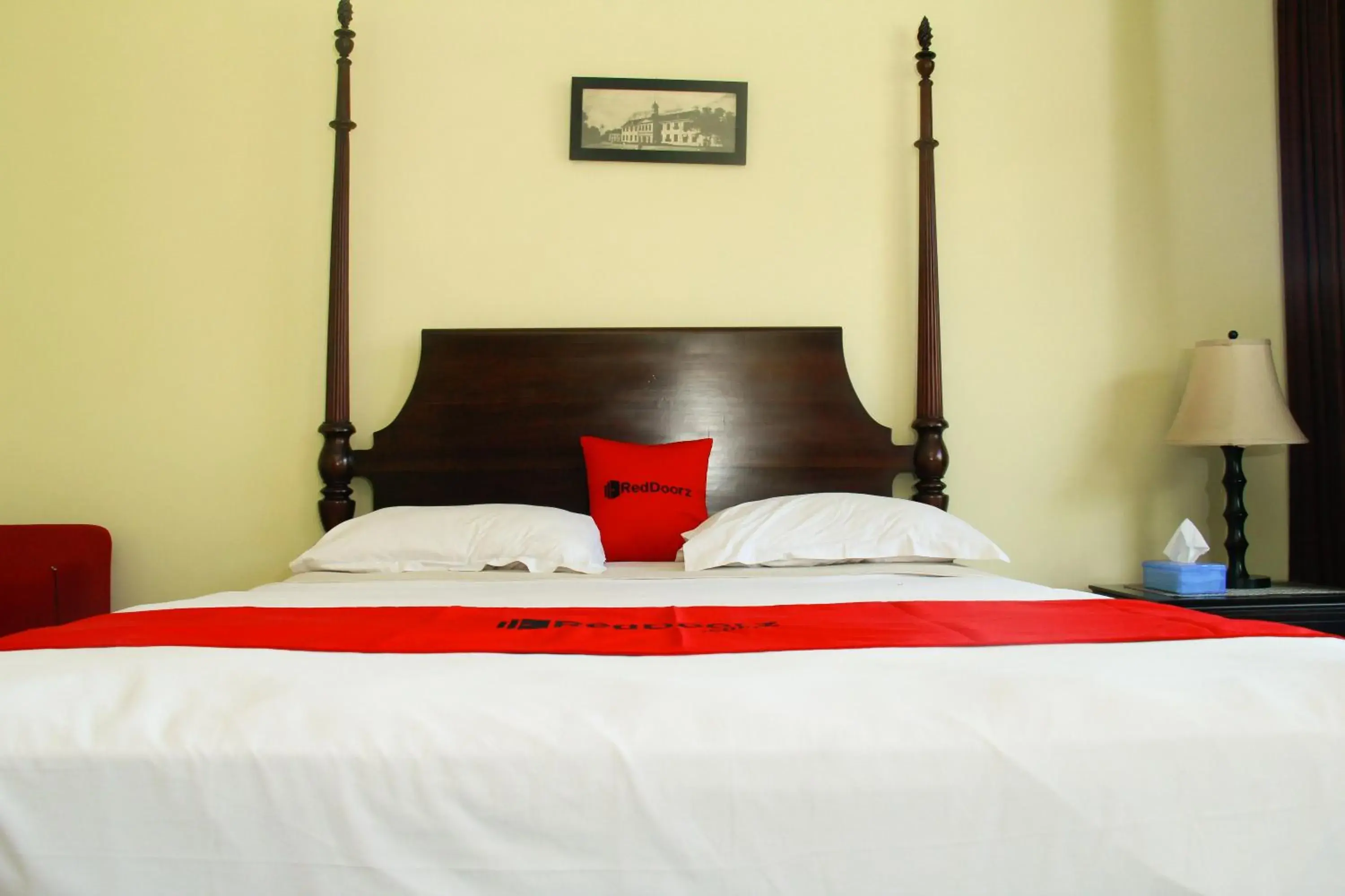 Bed in RedDoorz @ Sersan Bajuri