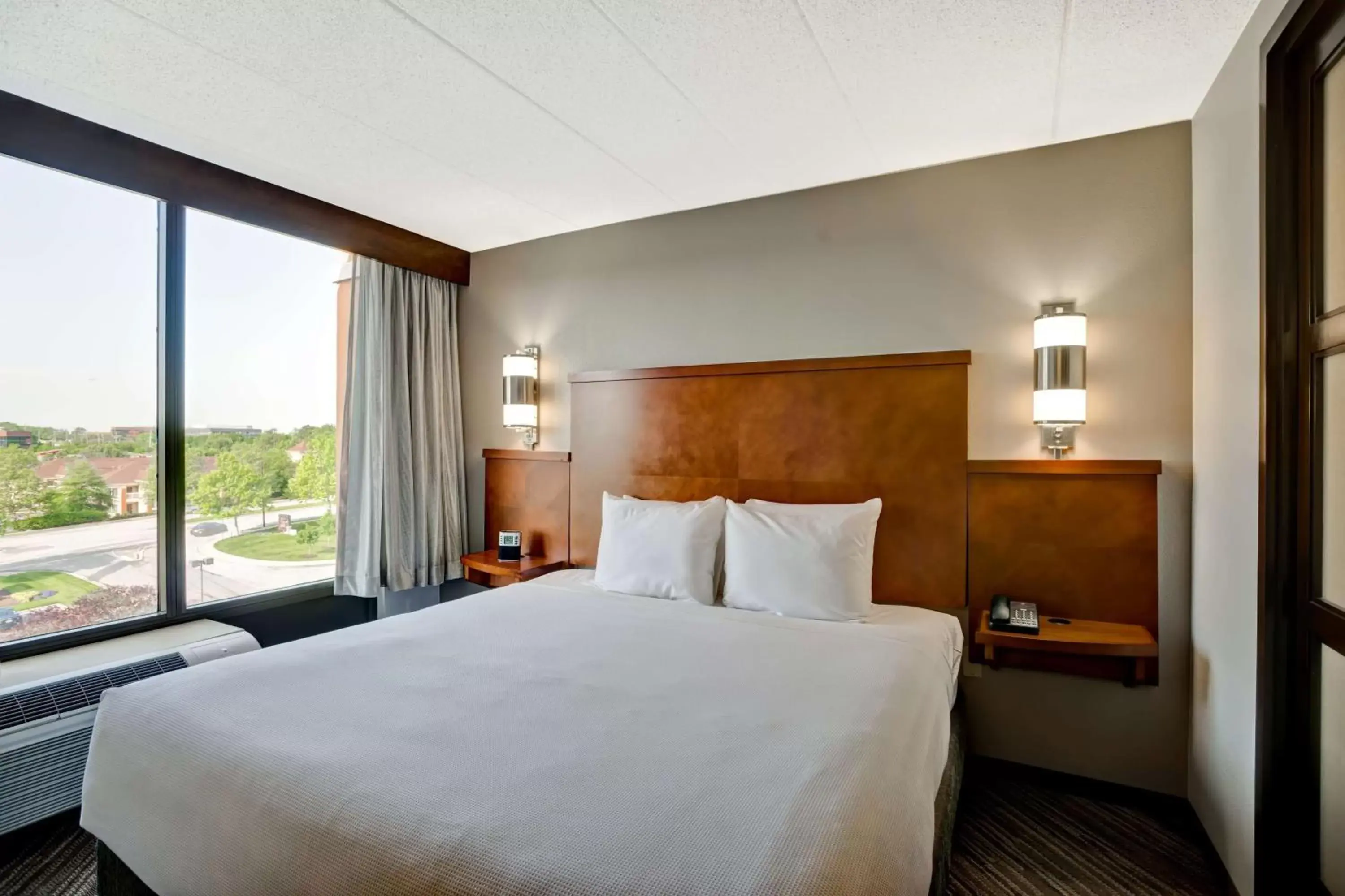 Photo of the whole room, Bed in Hyatt Place Baltimore-BWI Airport