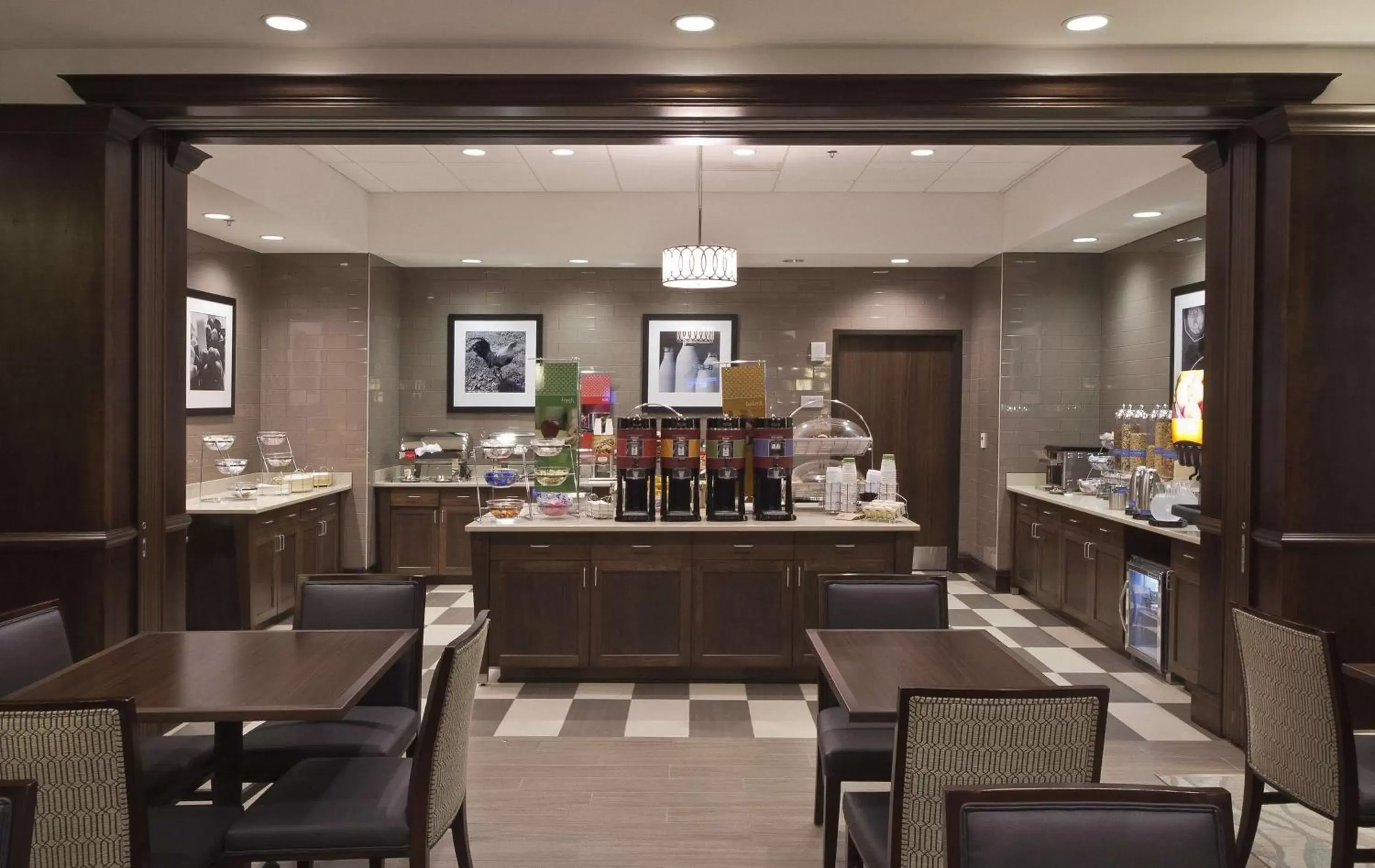 Dining area, Restaurant/Places to Eat in Hampton Inn & Suites Columbus/University Area