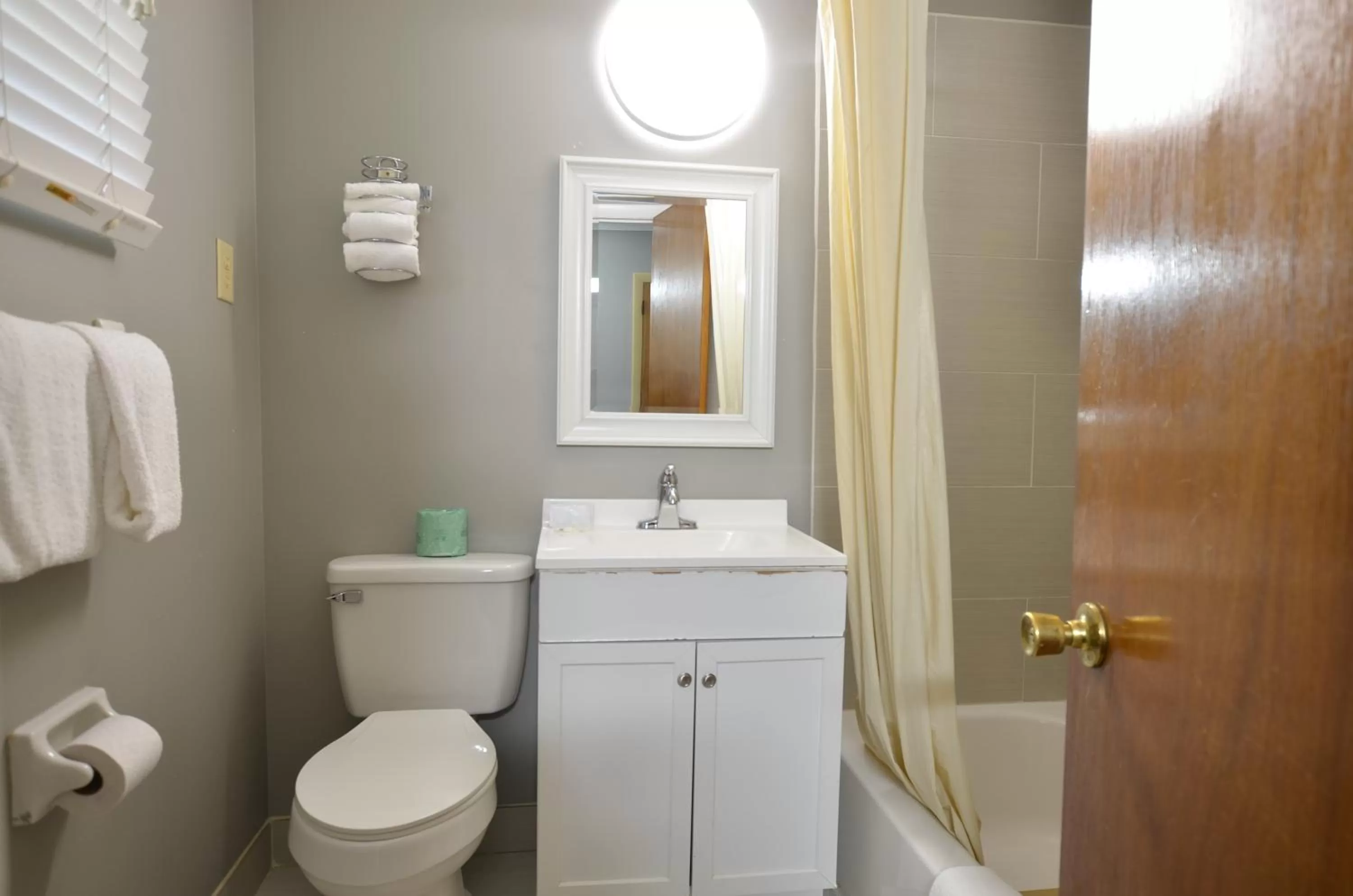 Shower in Travelowes Motel - Maggie Valley