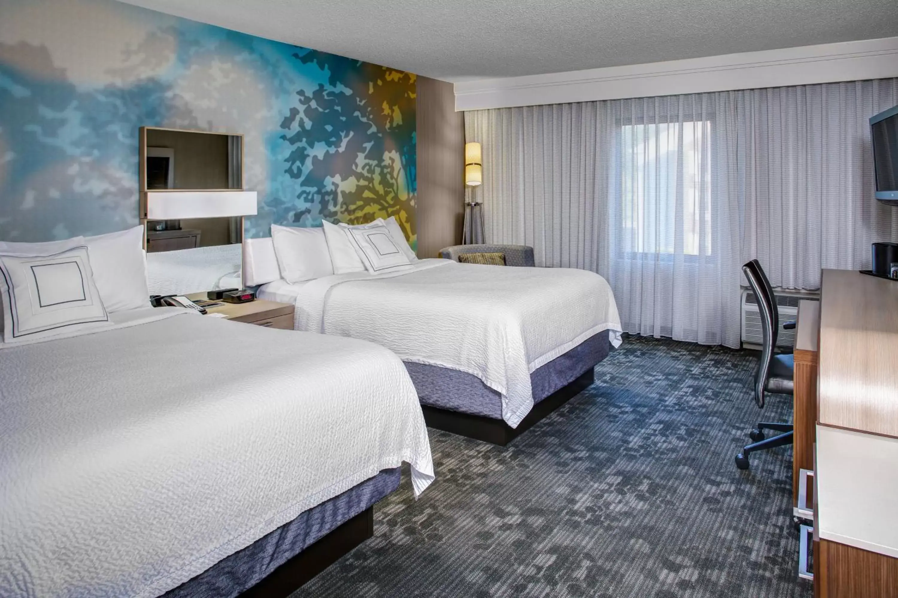 Photo of the whole room, Bed in Courtyard by Marriott Cleveland Westlake
