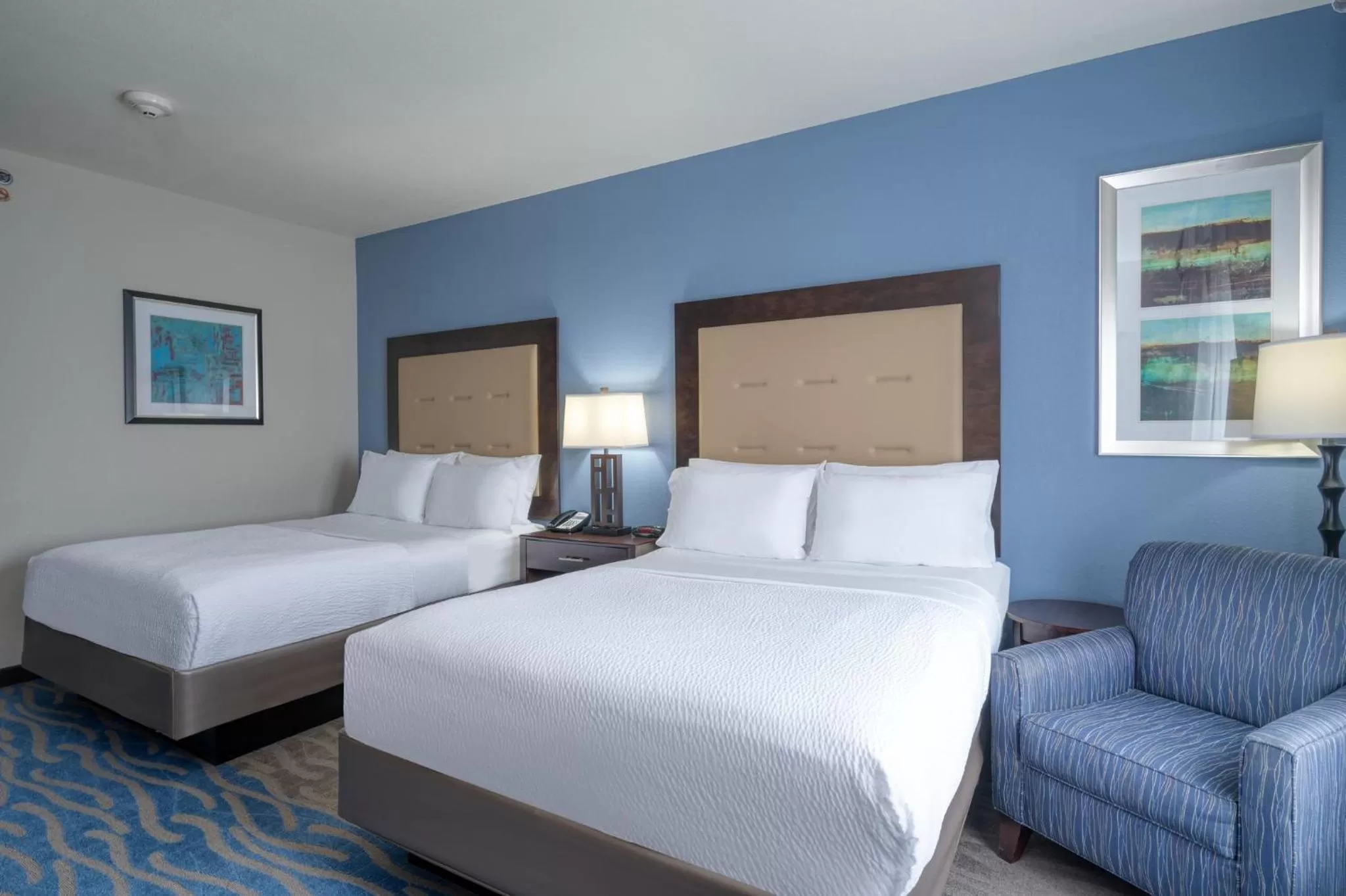 Photo of the whole room, Bed in Holiday Inn Express and Suites Edwardsville by IHG