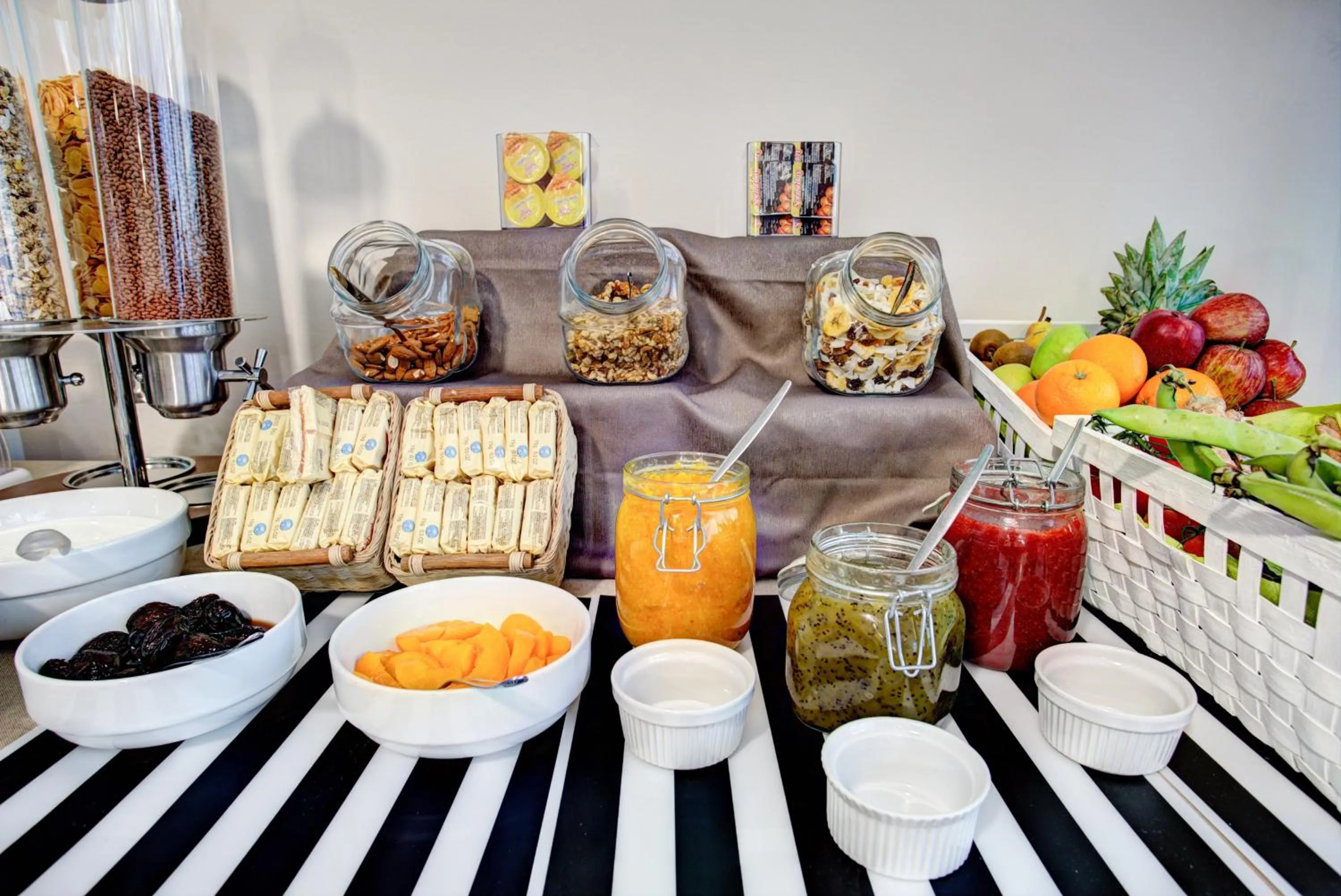 Buffet breakfast in Hotel Cimarosa