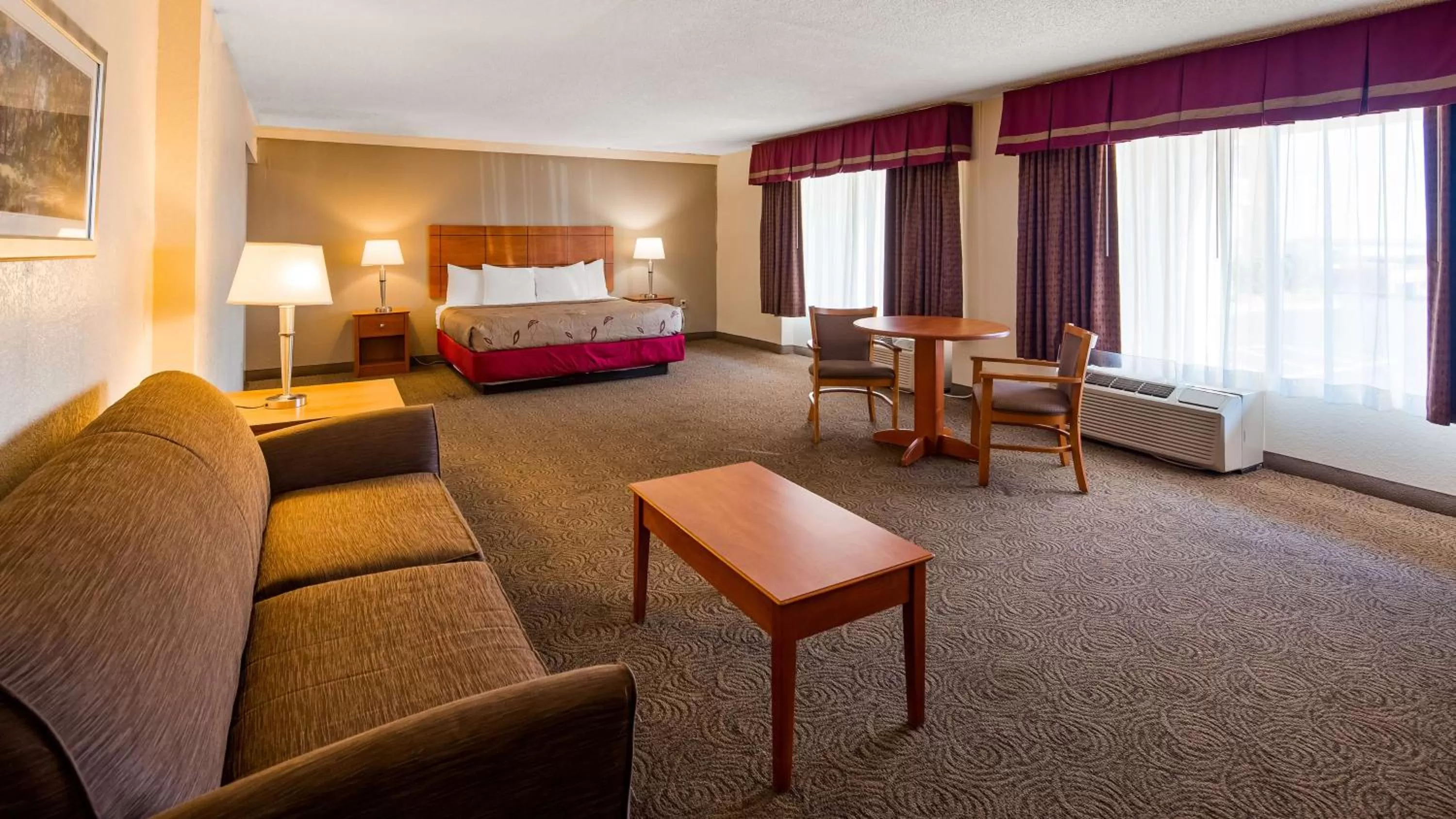 King Room with Roll-in Shower - Disability Access - Non-Smoking in Best Western Thunderbird Motel