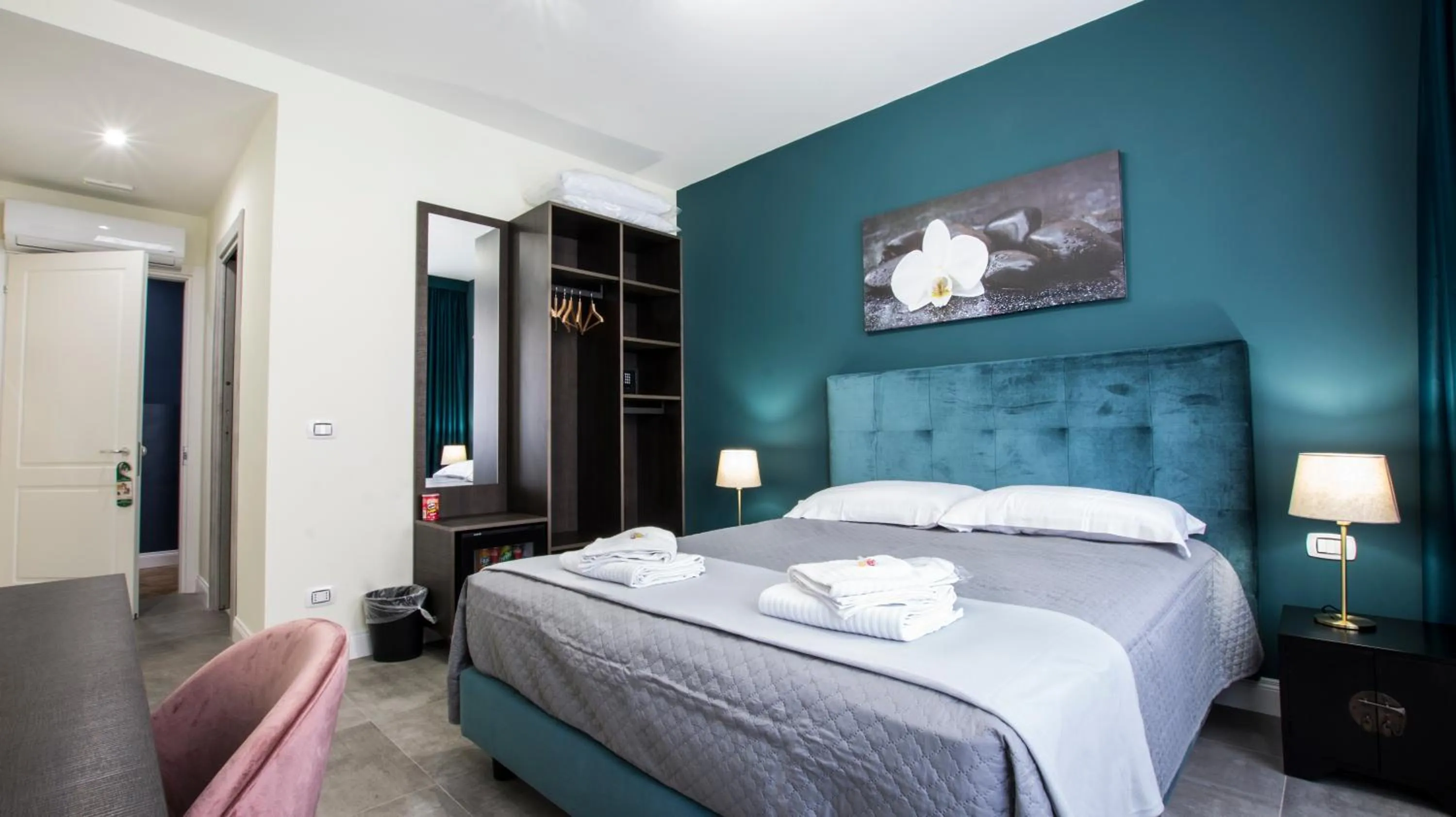 Bedroom, Bed in Regolo Rooms Vaticano