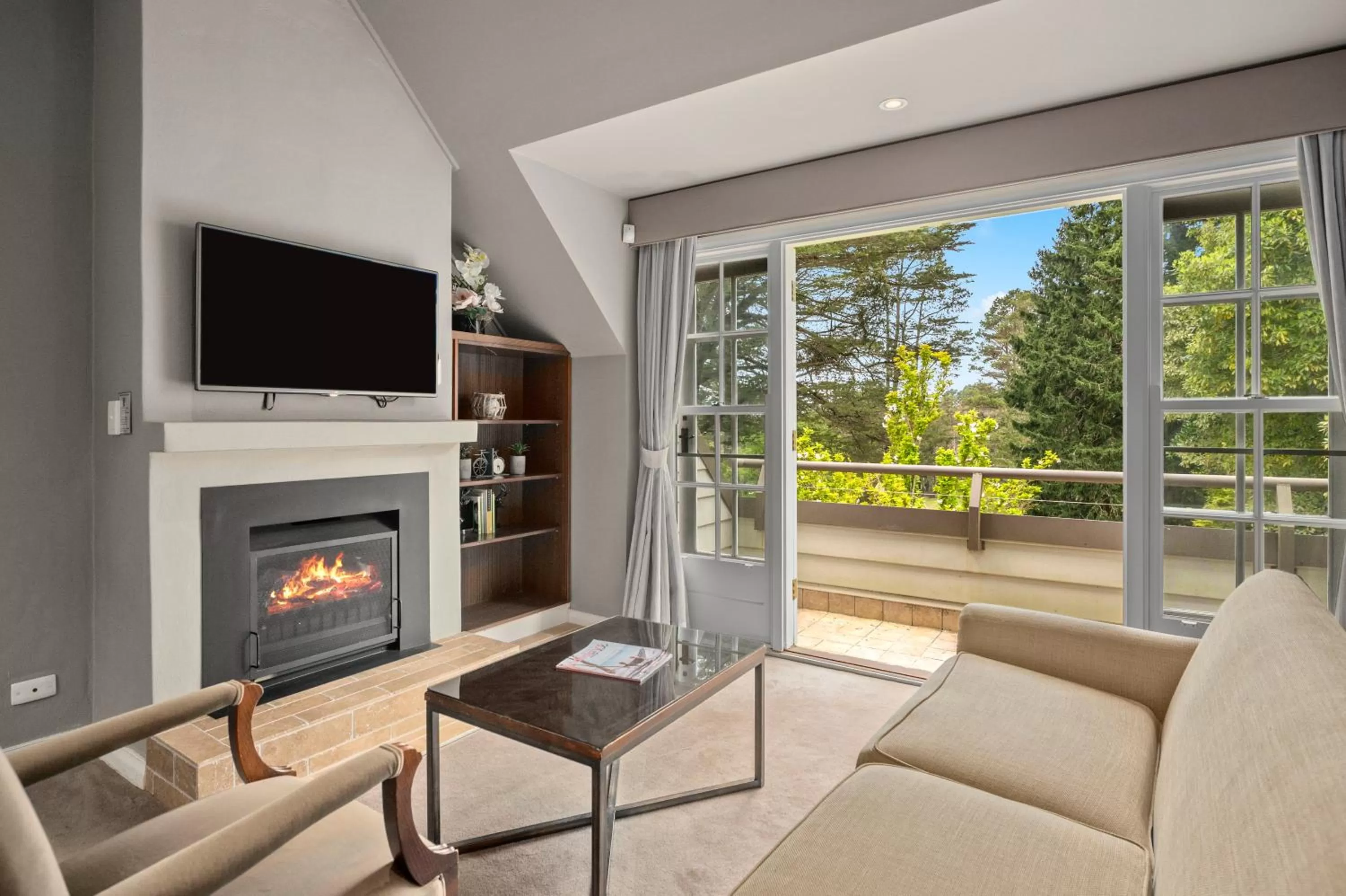 TV and multimedia in Parklands Country Gardens & Lodges Blue Mountains