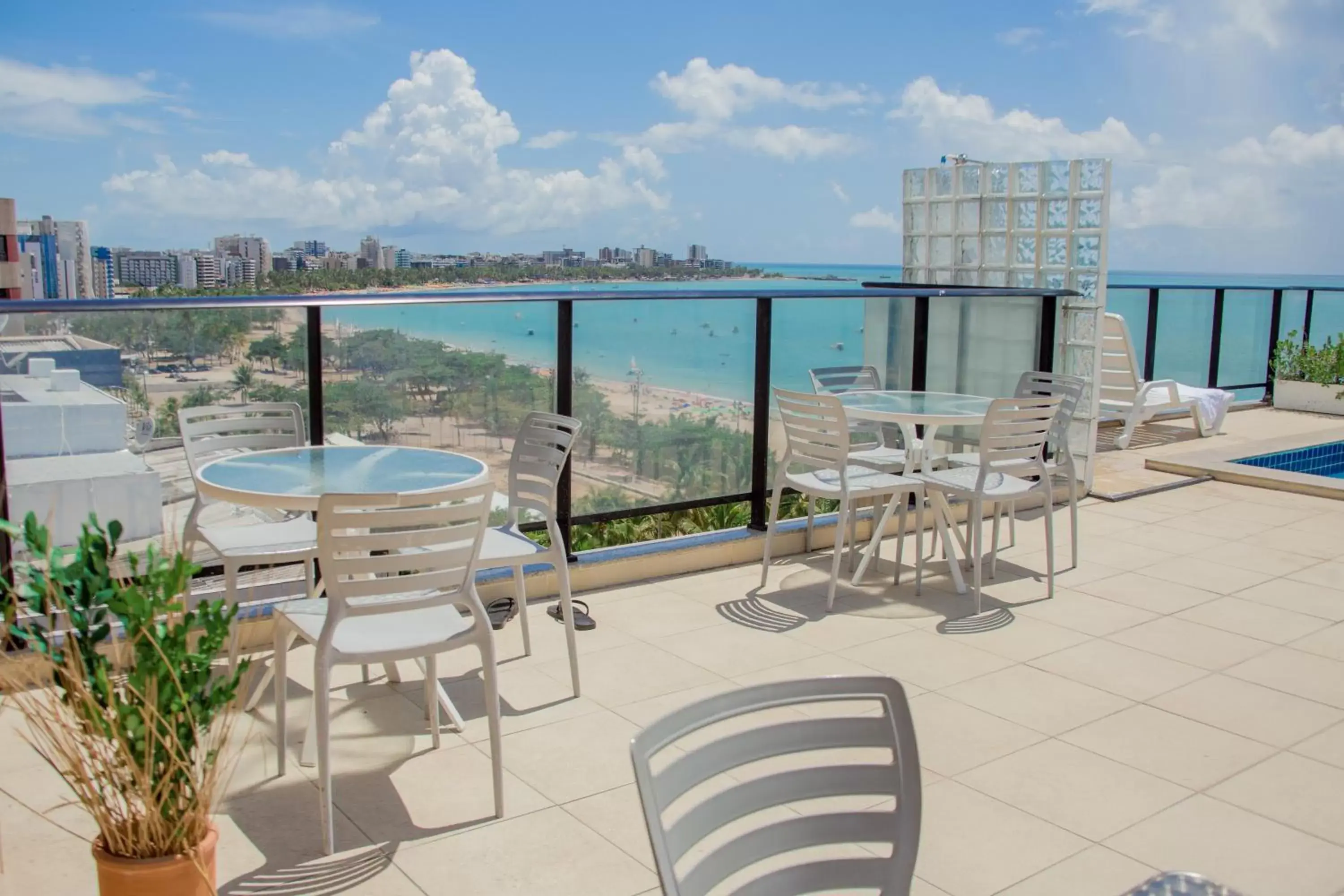 Swimming pool in Vistamar Hotel Swimming pool in Vistamar Hotel