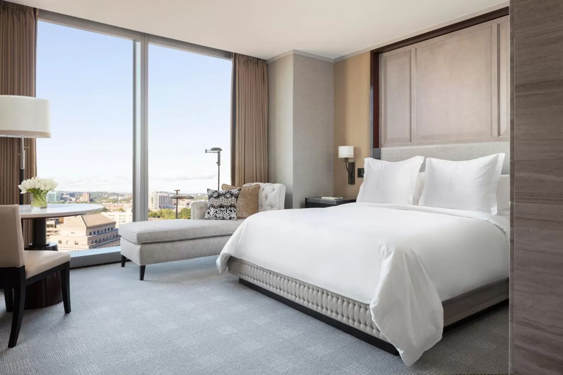 Bedroom, Bed in Four Seasons Hotel One Dalton Street, Boston