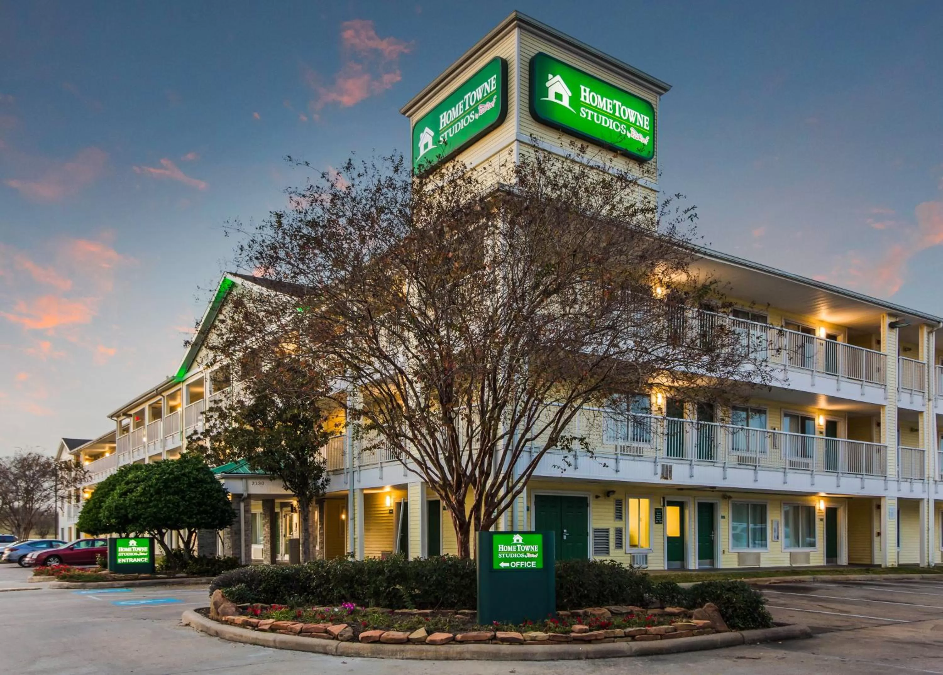 Property building in HomeTowne Studios by Red Roof Houston - West Oaks - Energy Corridor