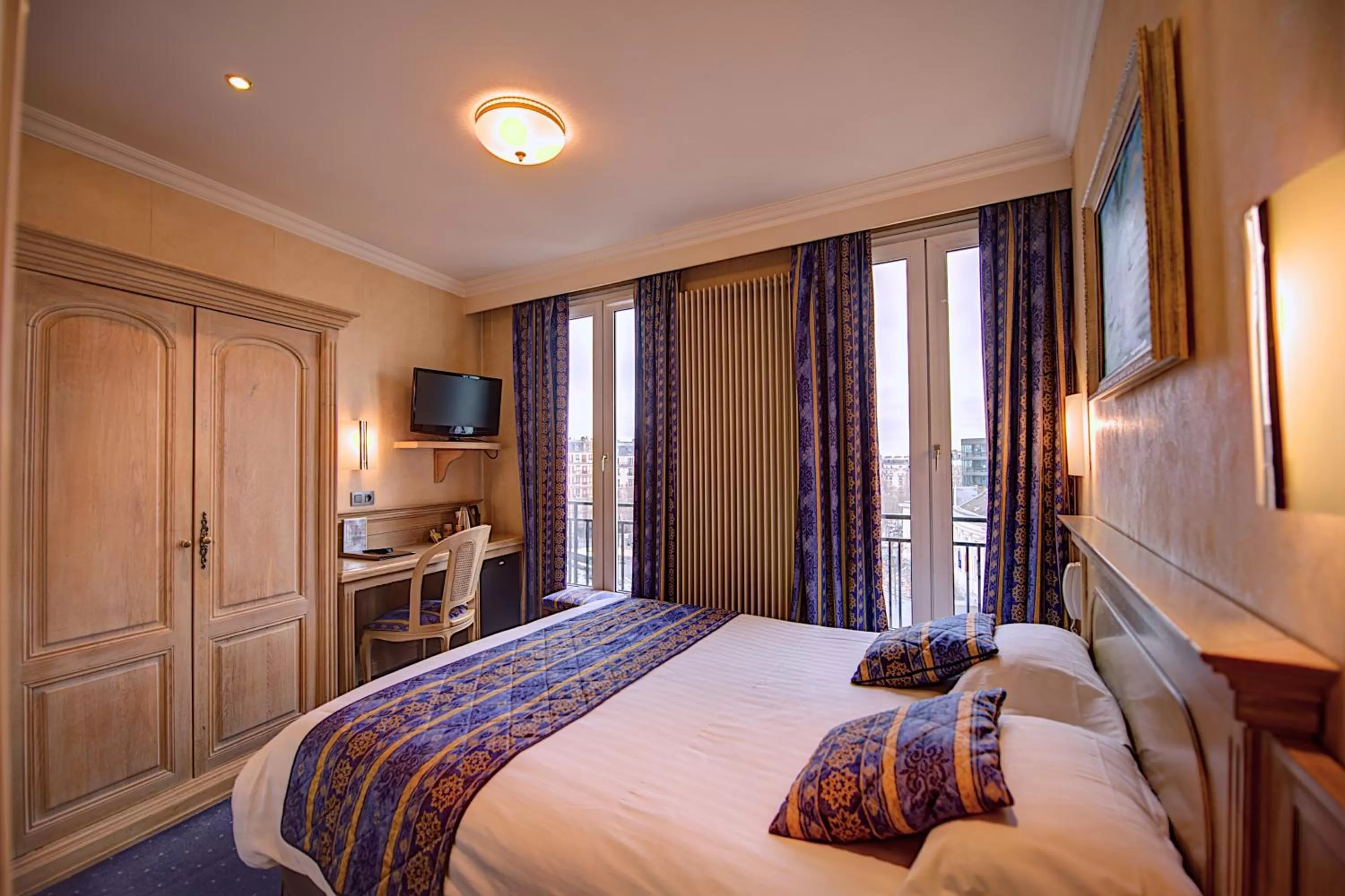 Photo of the whole room, Bed in Hôtel Du Midi Paris Montparnasse