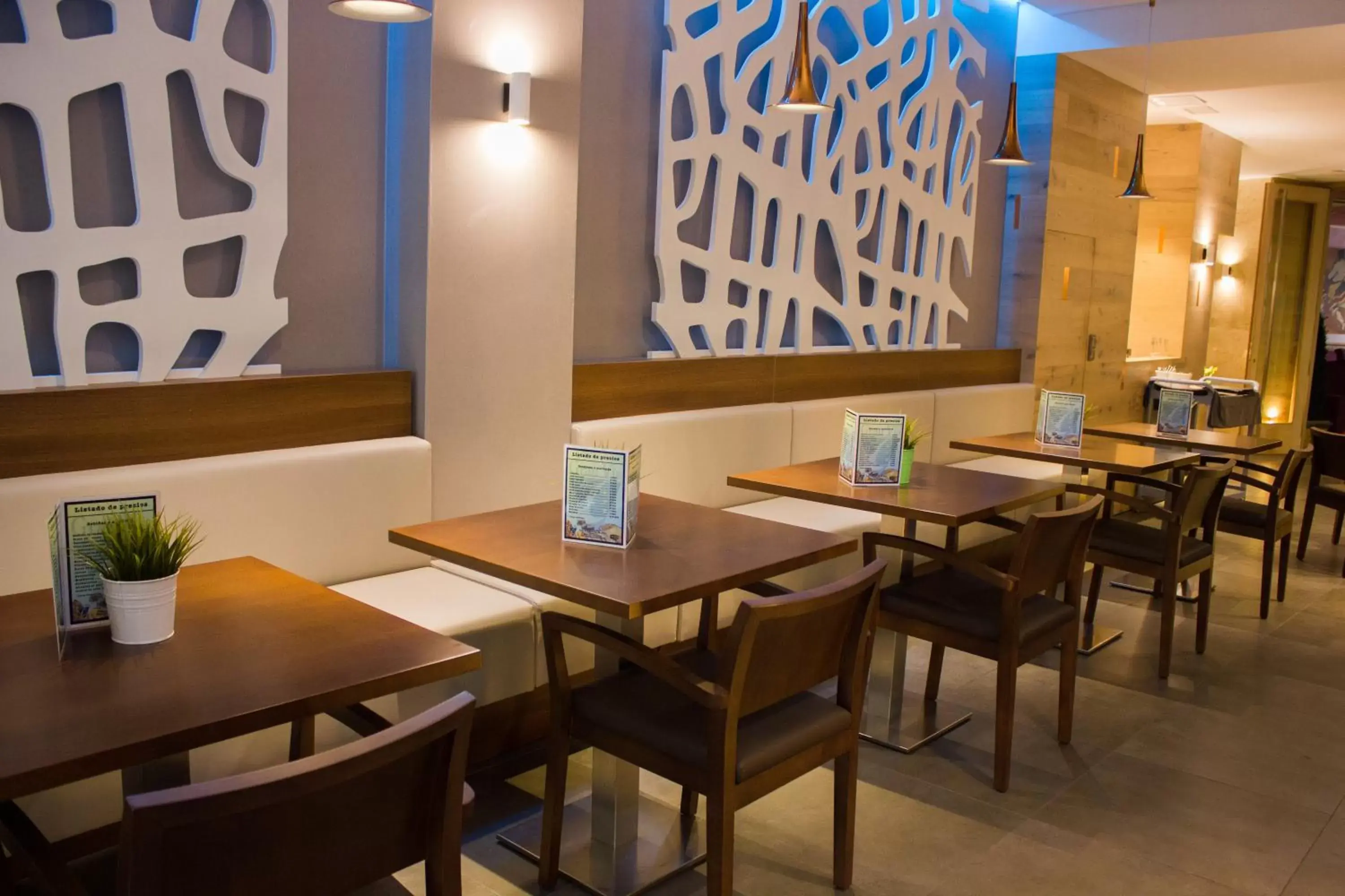 Restaurant/places to eat in Hotel Gran Via Restaurant/places to eat in Hotel Gran Via