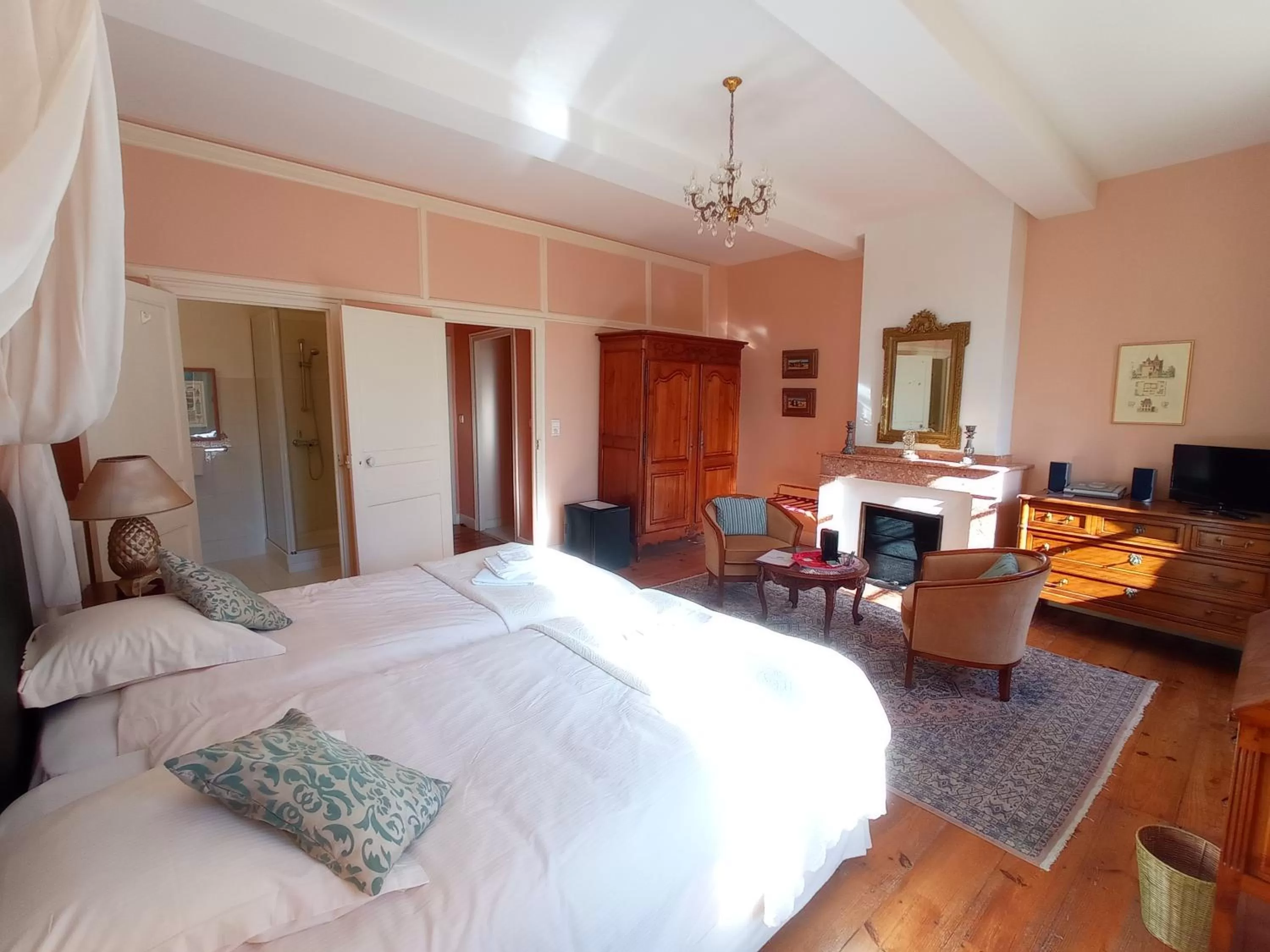 Photo of the whole room in Domaine de Rasigous