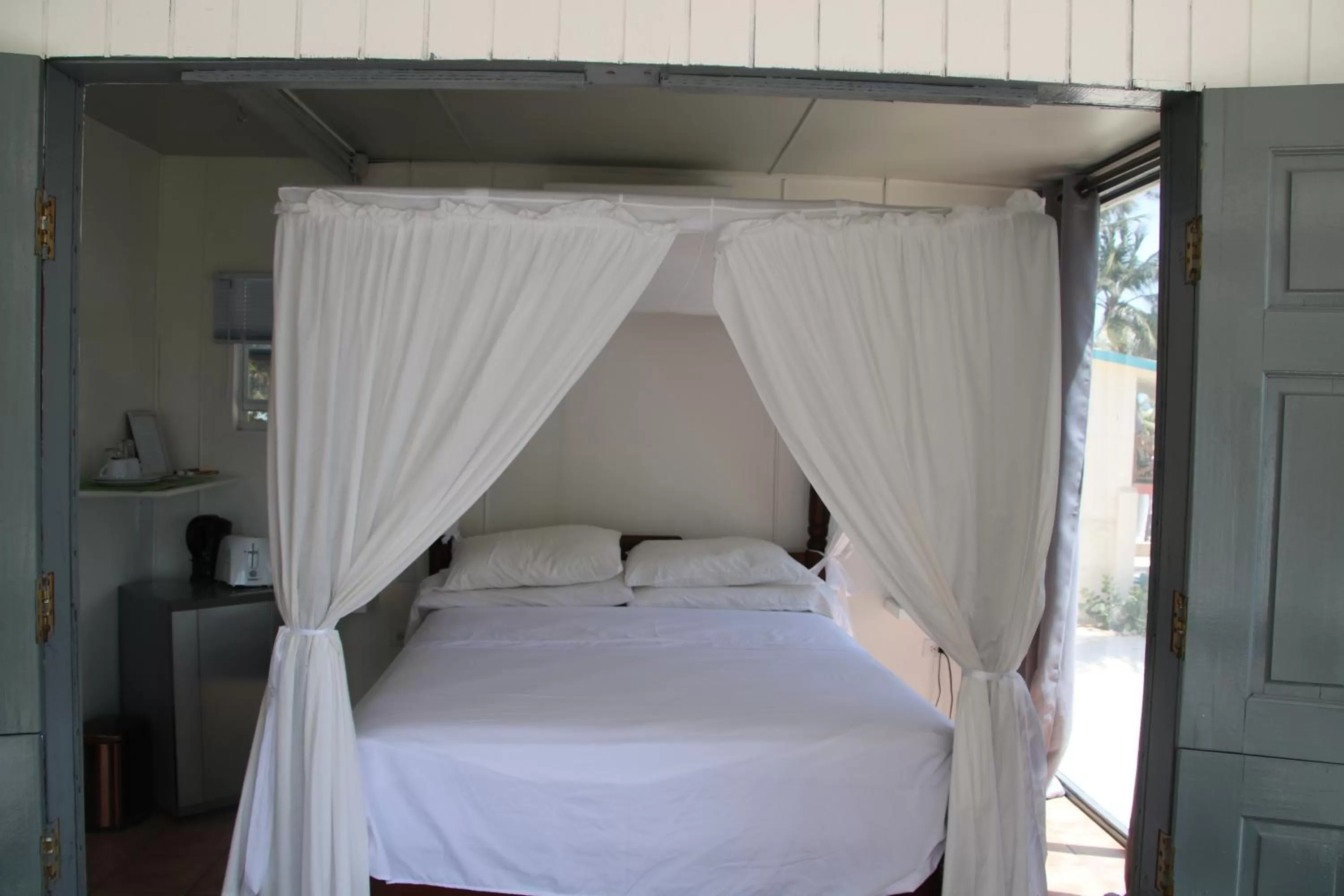 Bed in Coral Reef Beach