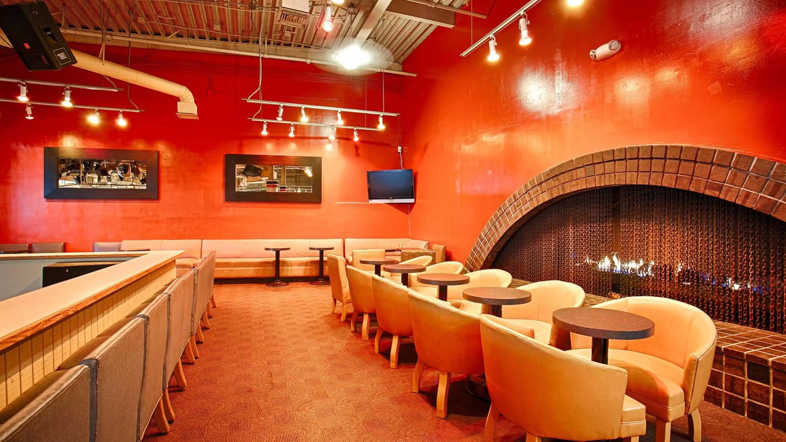 Lounge or bar in Golden Sails Hotel