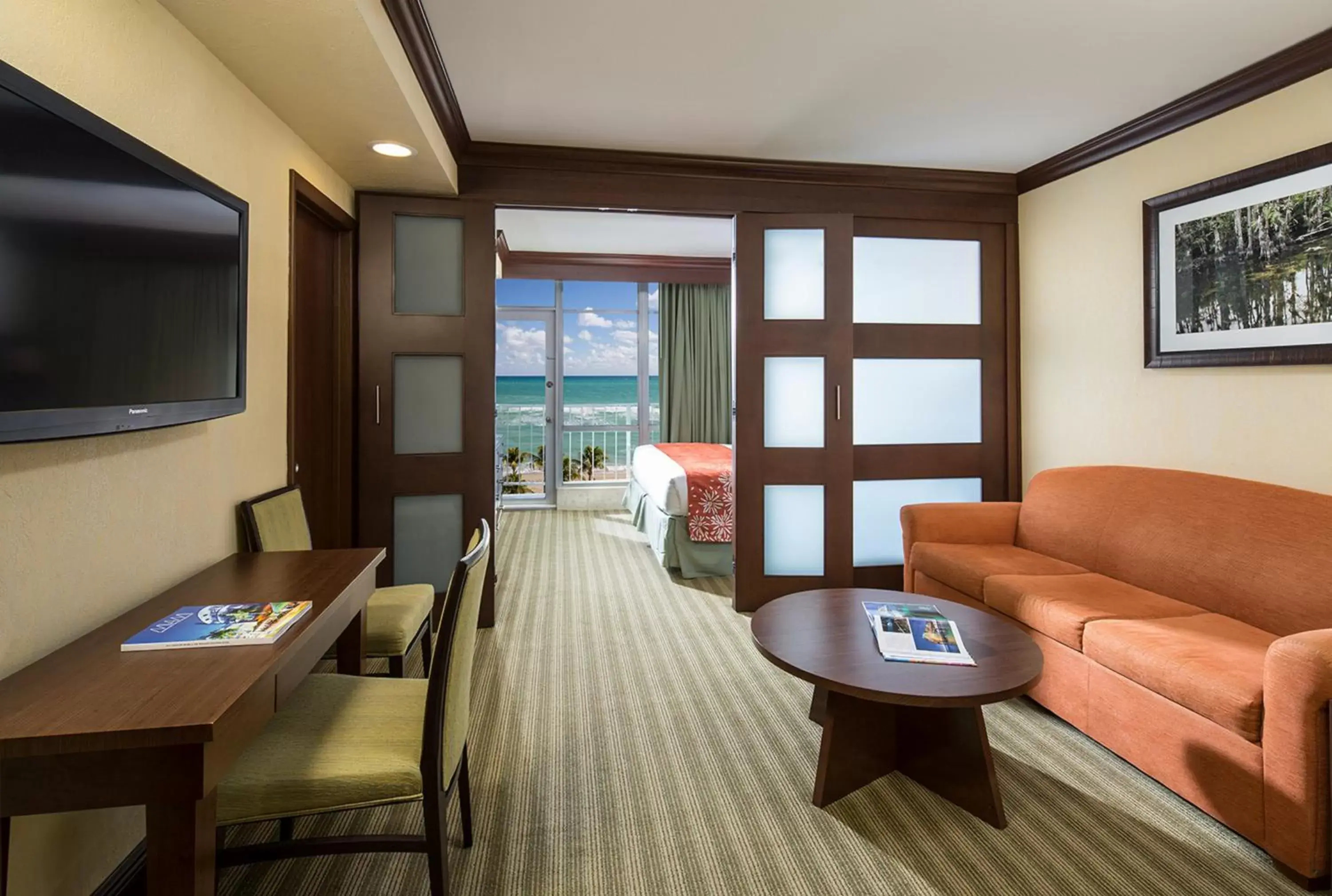 Living room, Seating Area in Newport Beachside Hotel & Resort