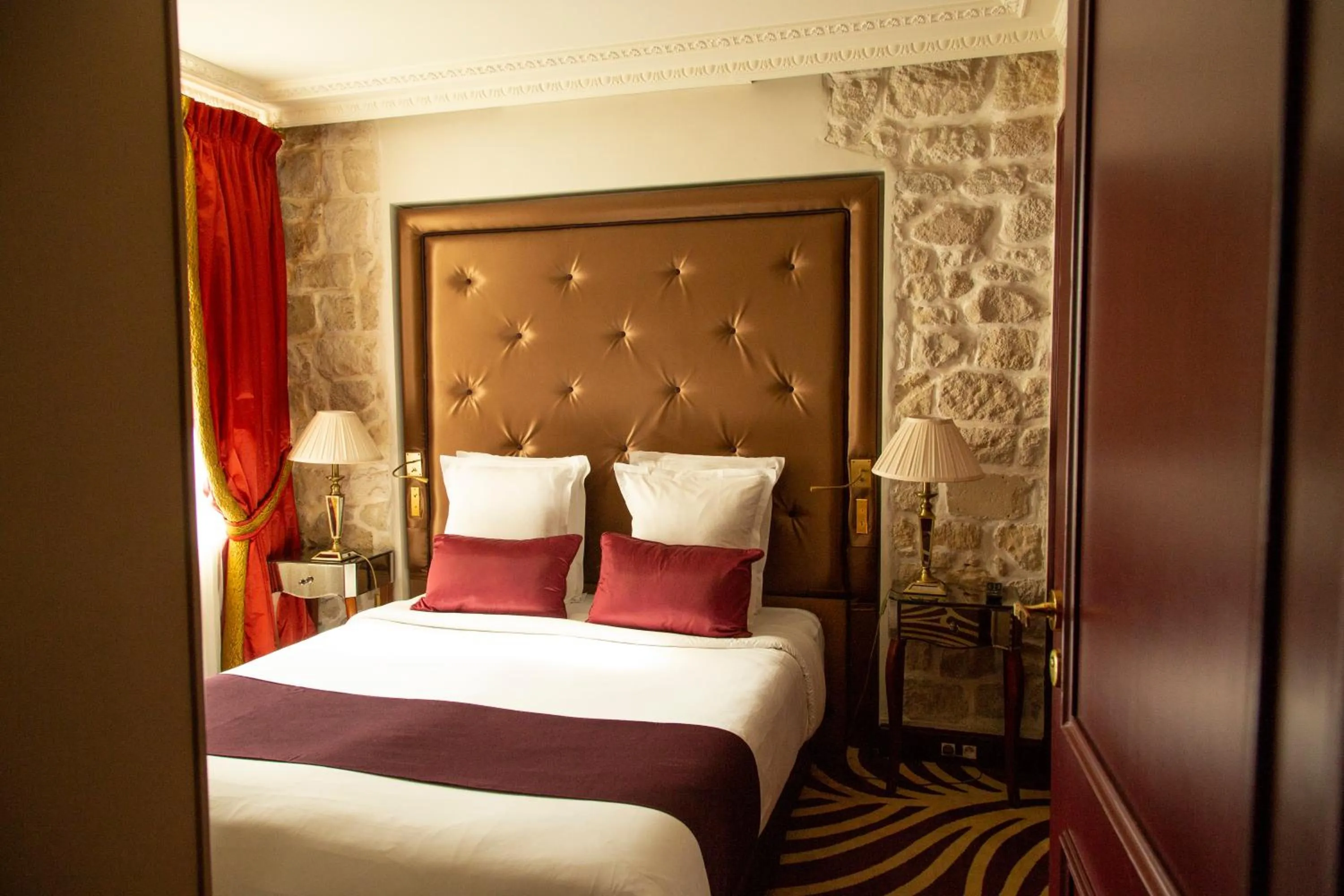 Bed in Hotel Du Beaumont