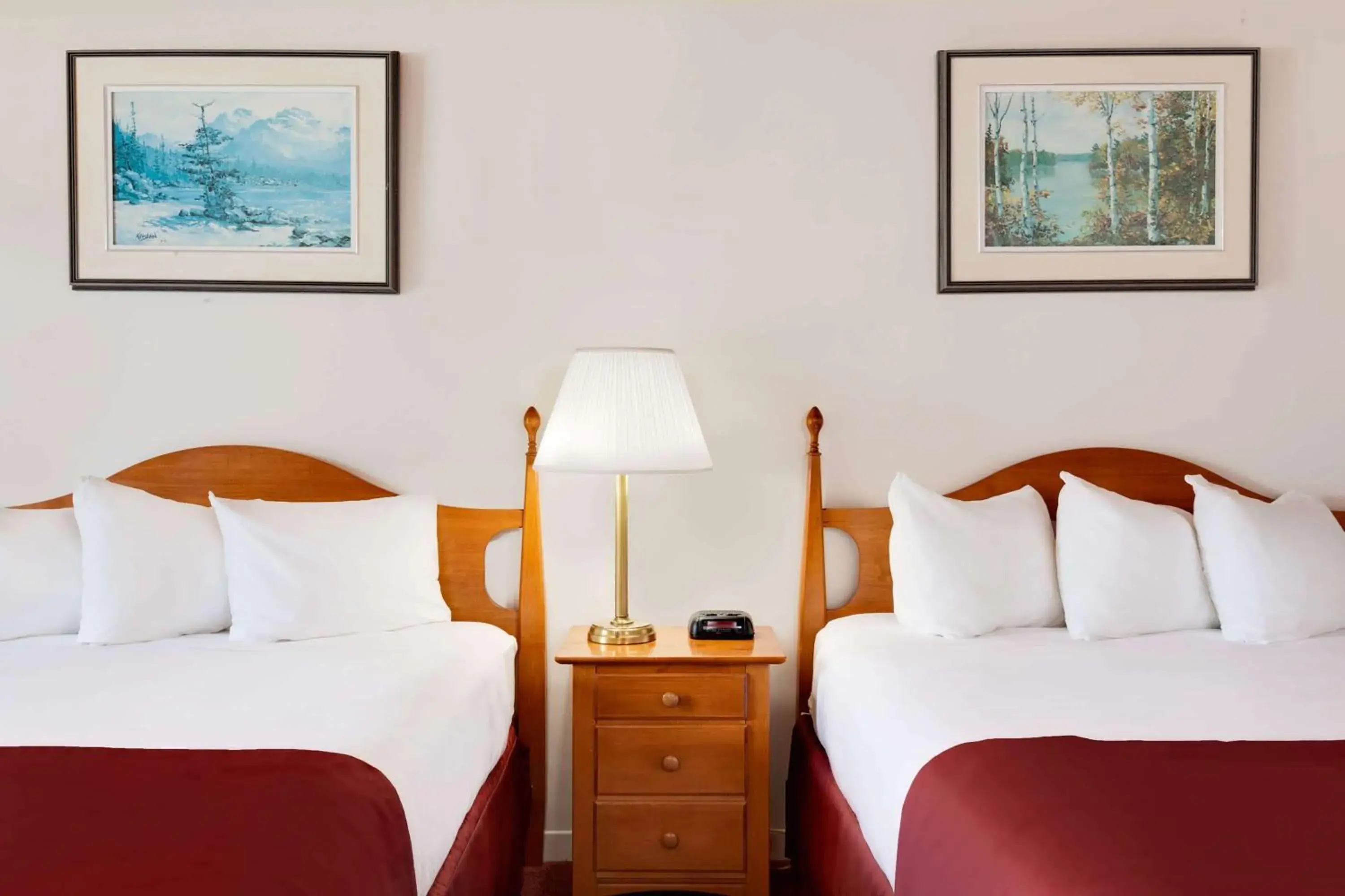 Photo of the whole room, Bed in Ramada by Wyndham Gananoque Provincial Inn