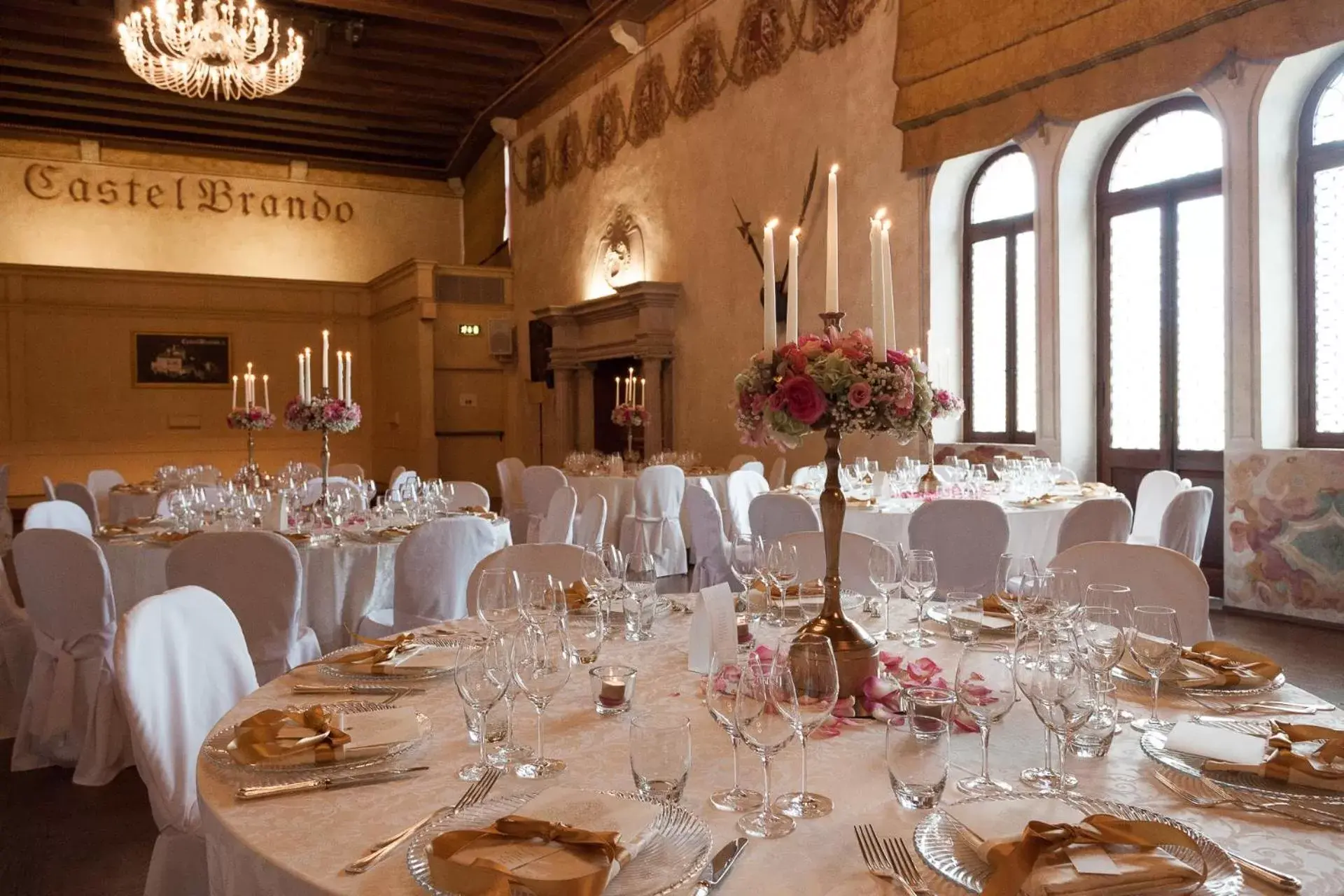 Restaurant/places to eat, Banquet Facilities in CastelBrando