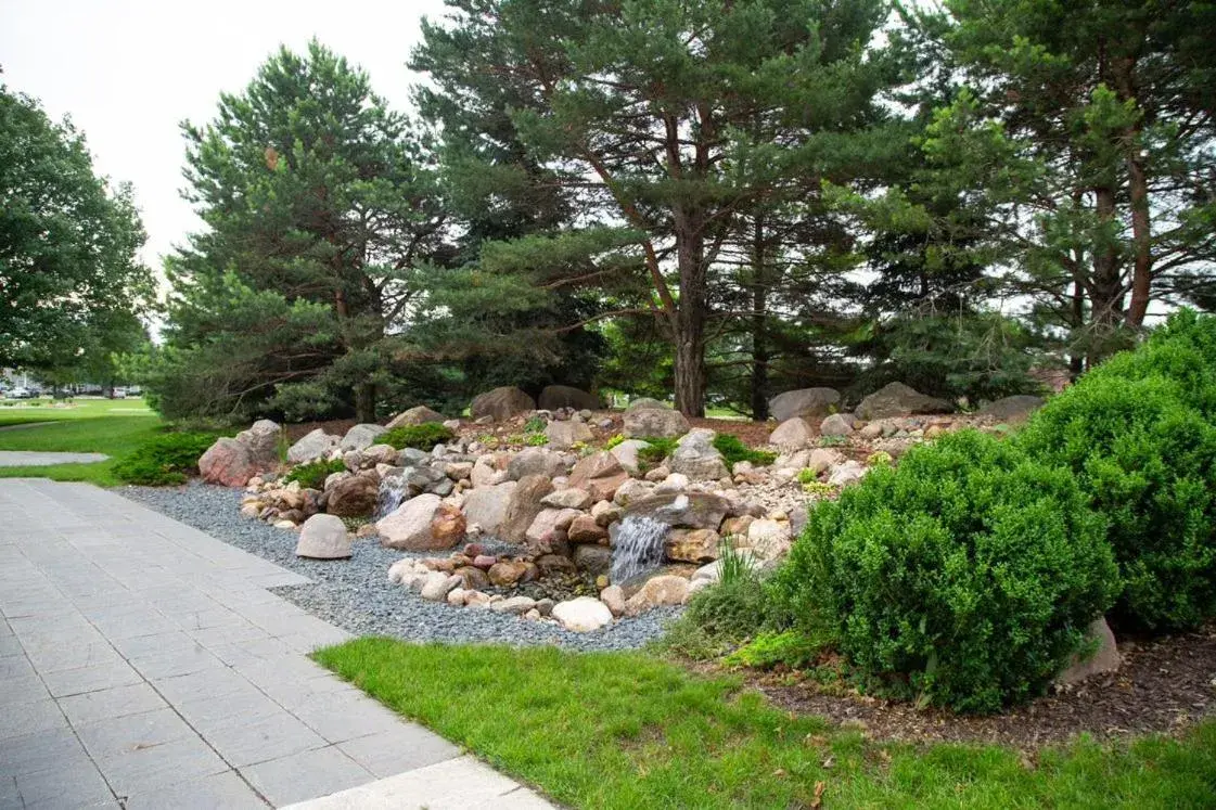 Garden in Gateway Hotel and Conference Center