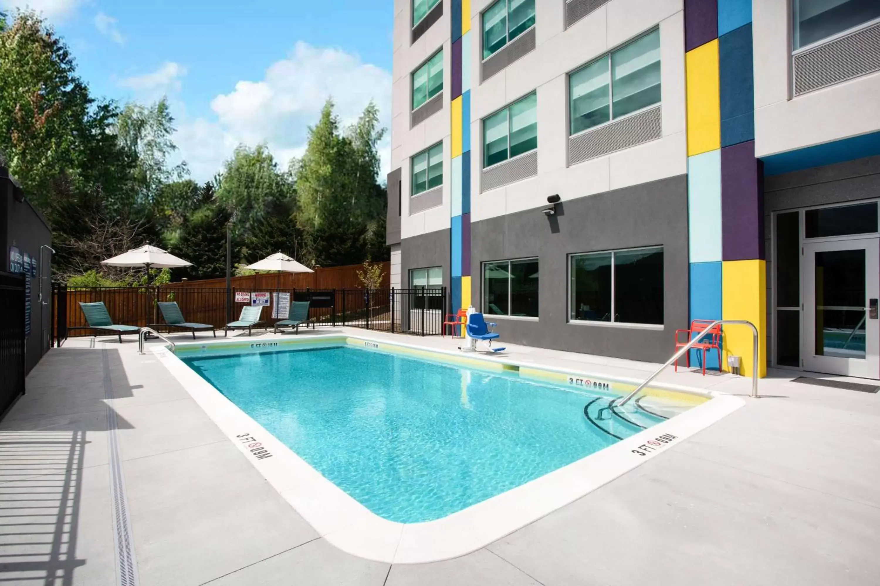 Pool view, Swimming Pool in Tru By Hilton Asheville East, NC