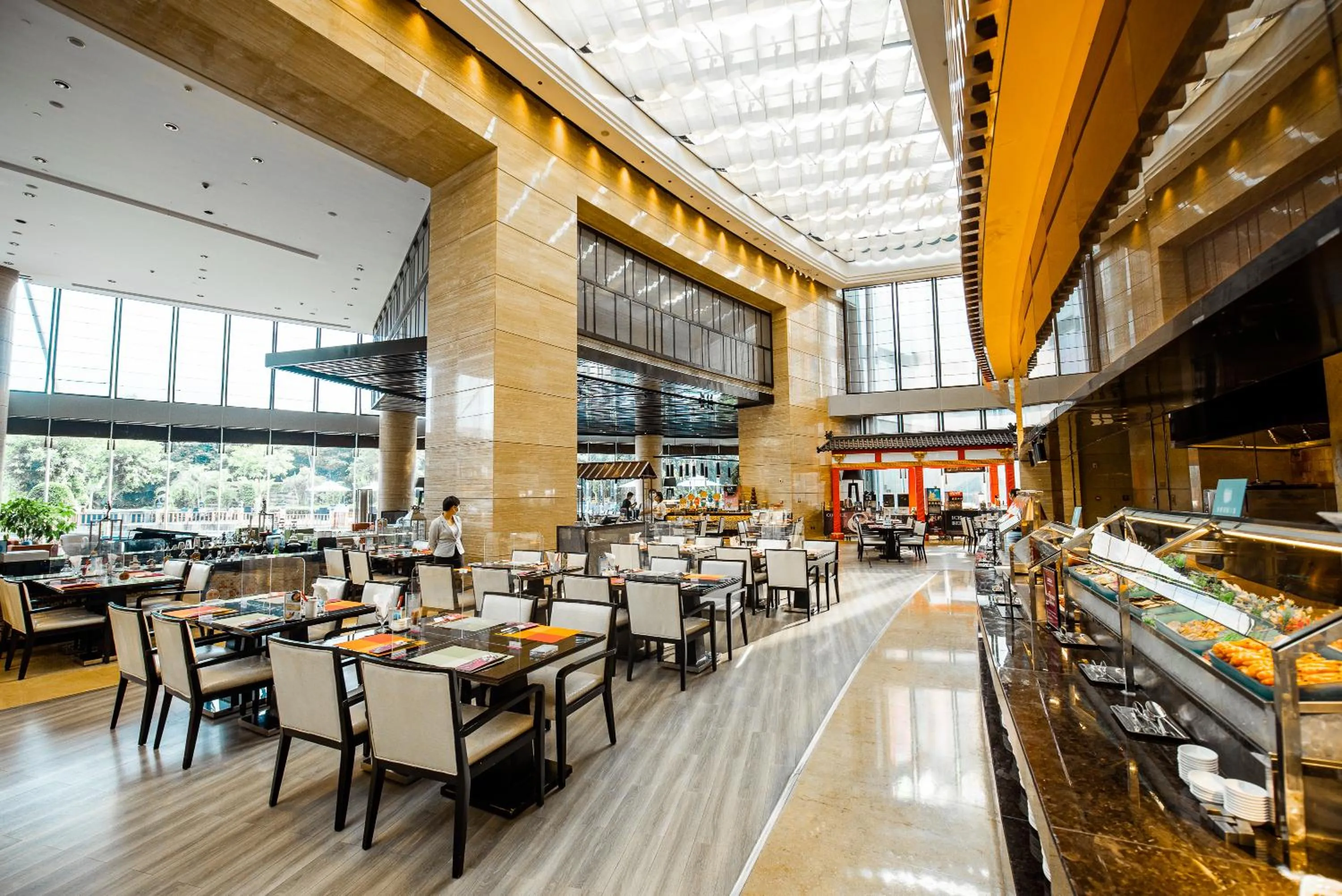 Restaurant/places to eat in Crowne Plaza Huizhou by IHG