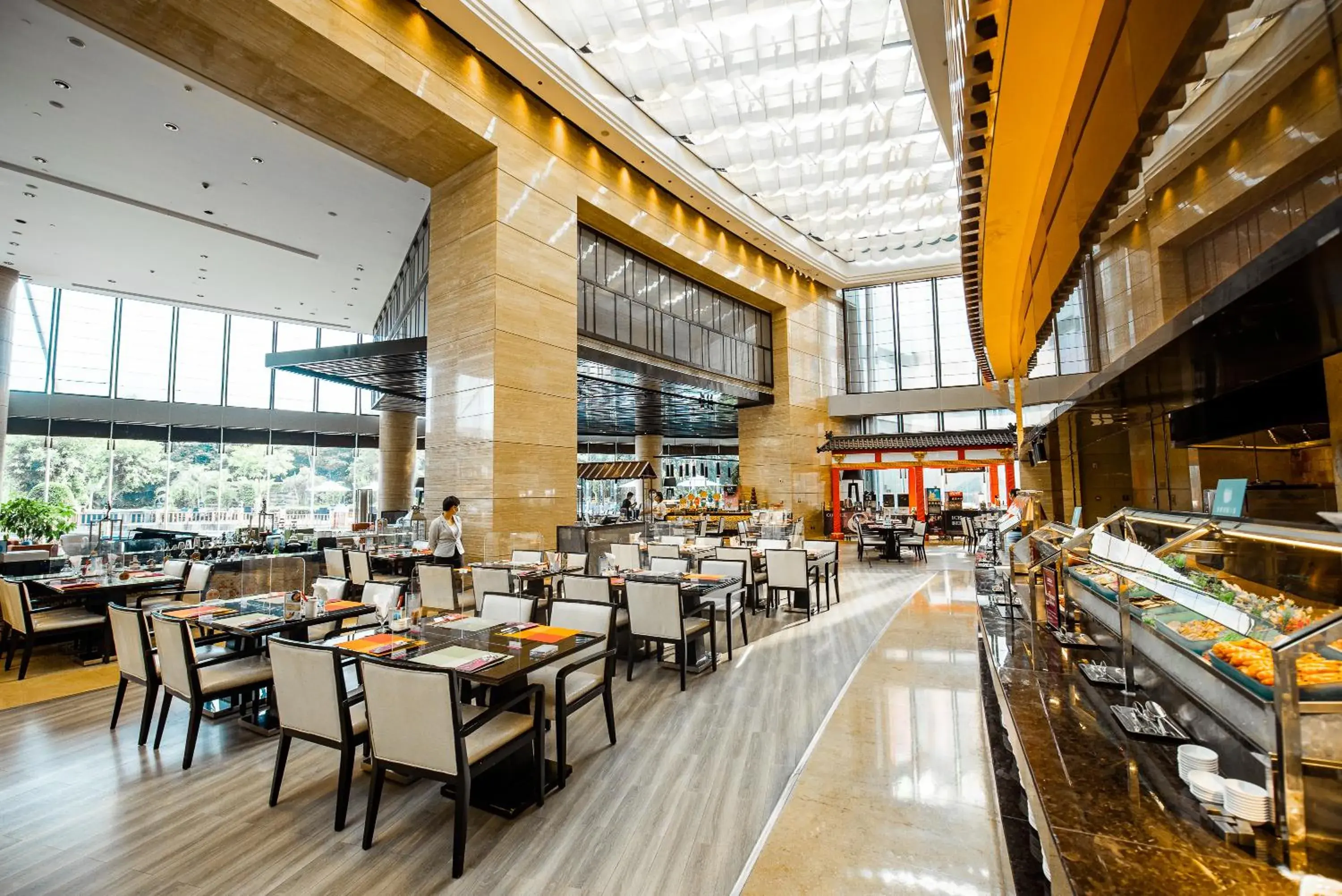 Restaurant/Places to Eat in Crowne Plaza Huizhou, an IHG Hotel