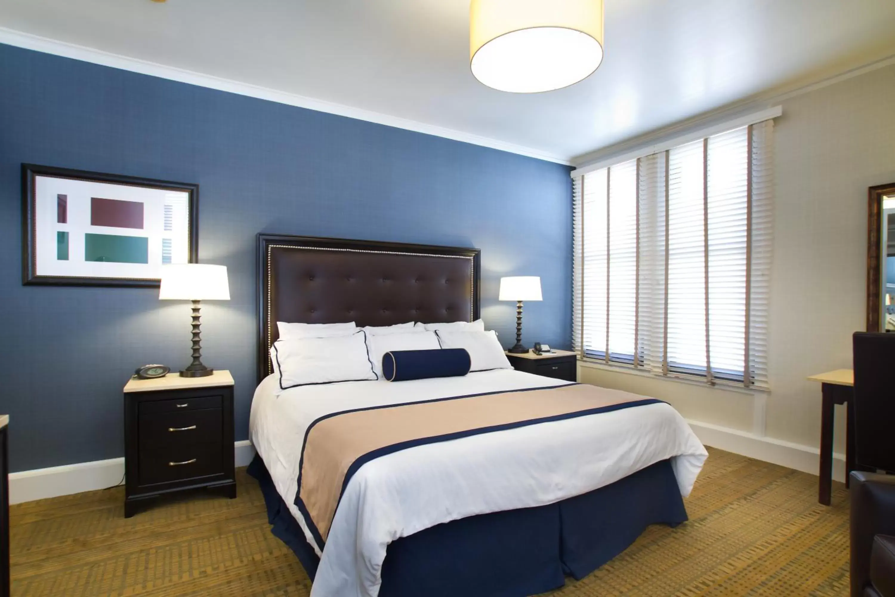 Bedroom, Bed in Marines' Memorial Club & Hotel Union Square