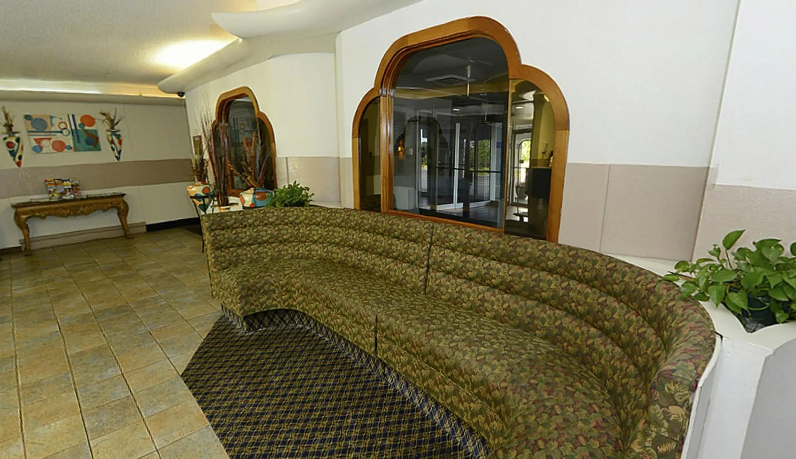 Lobby or reception in Howard Johnson by Wyndham Benton Harbor