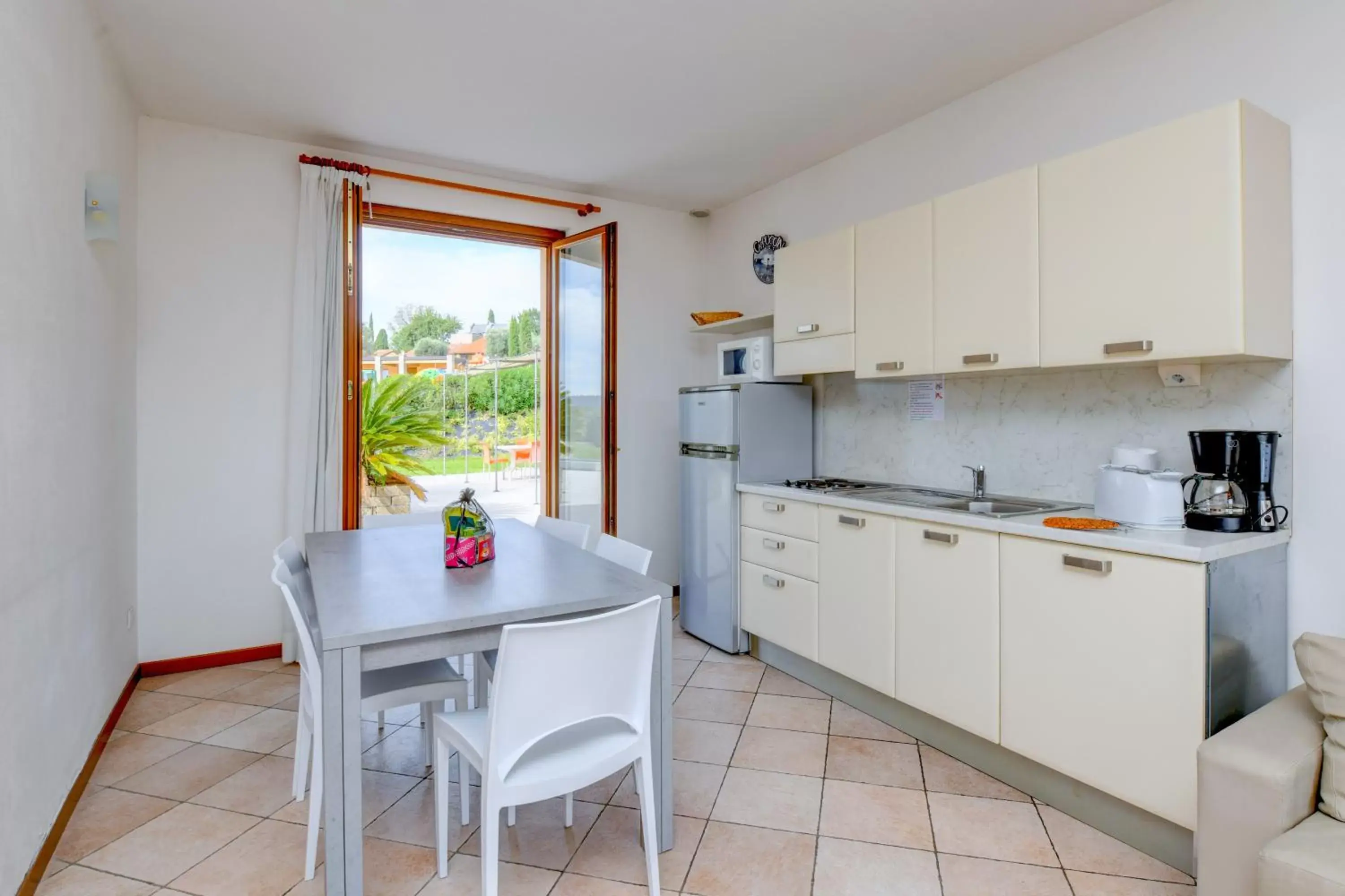 Kitchen or kitchenette, Dining Area in Relais Rosa Dei Venti -Ciao Vacanze-