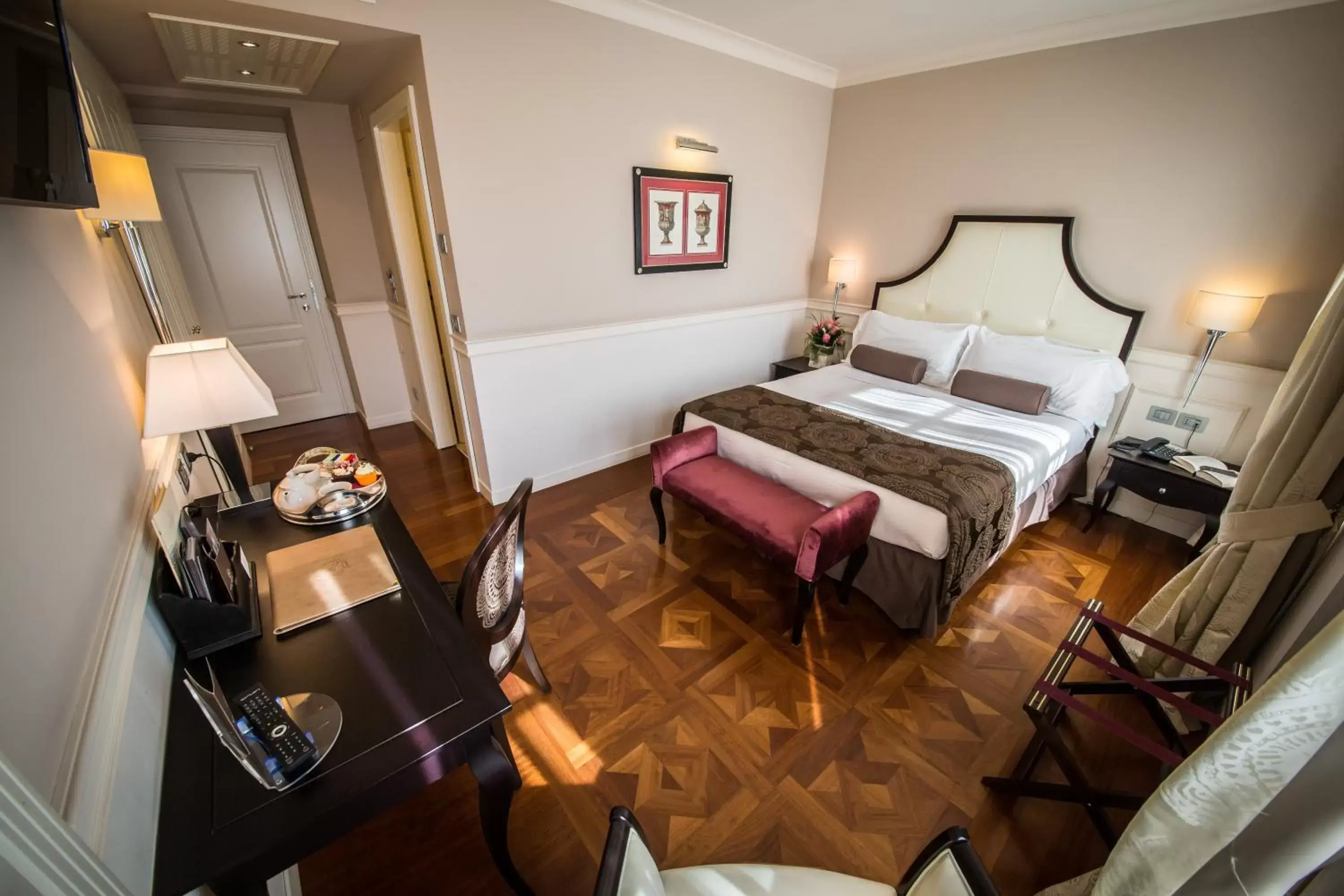 Bedroom in Victoria Hotel Letterario