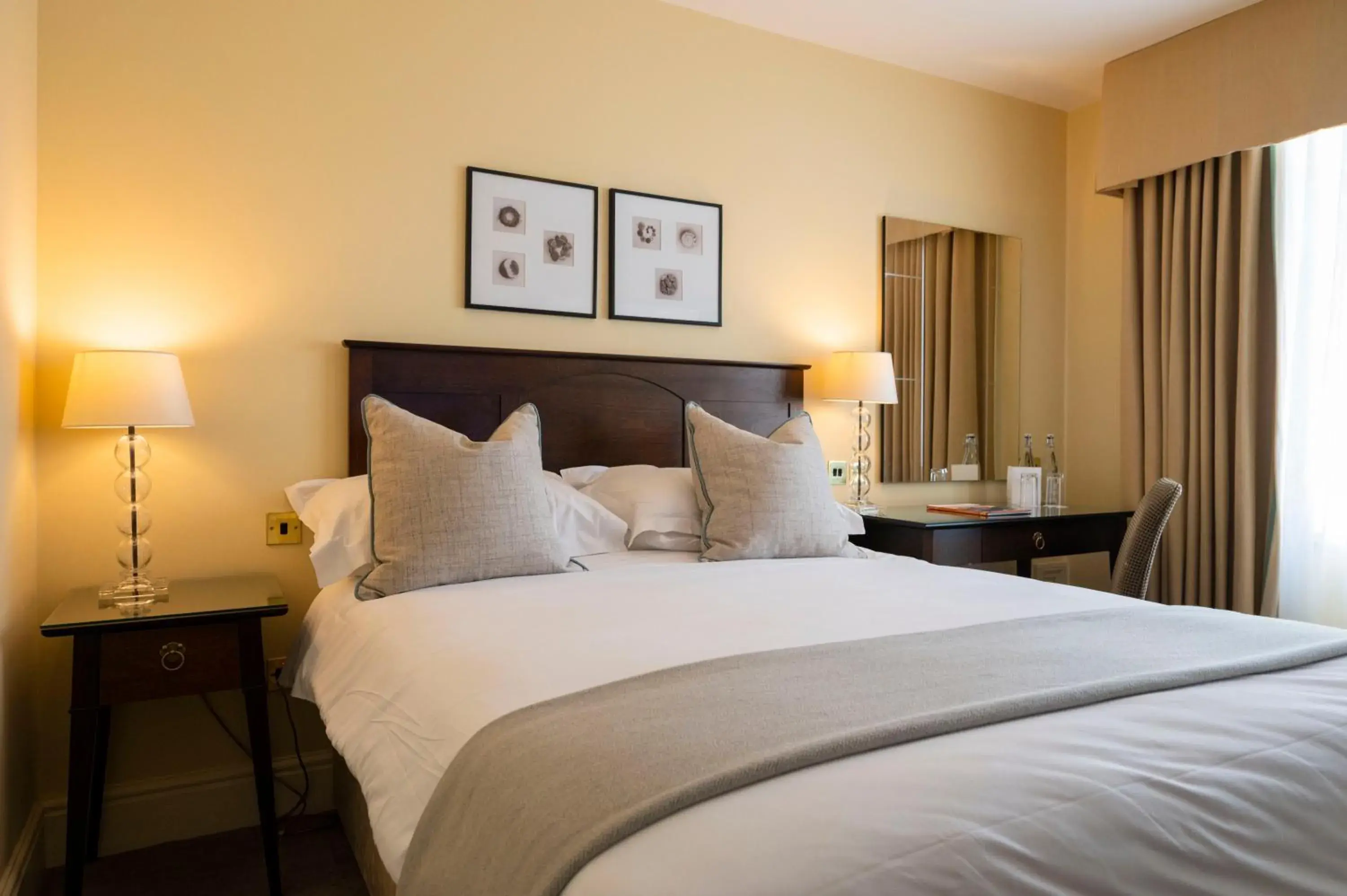 Bedroom, Bed in St George's Hotel - Llandudno Bedroom, Bed in St George's Hotel - Llandudno