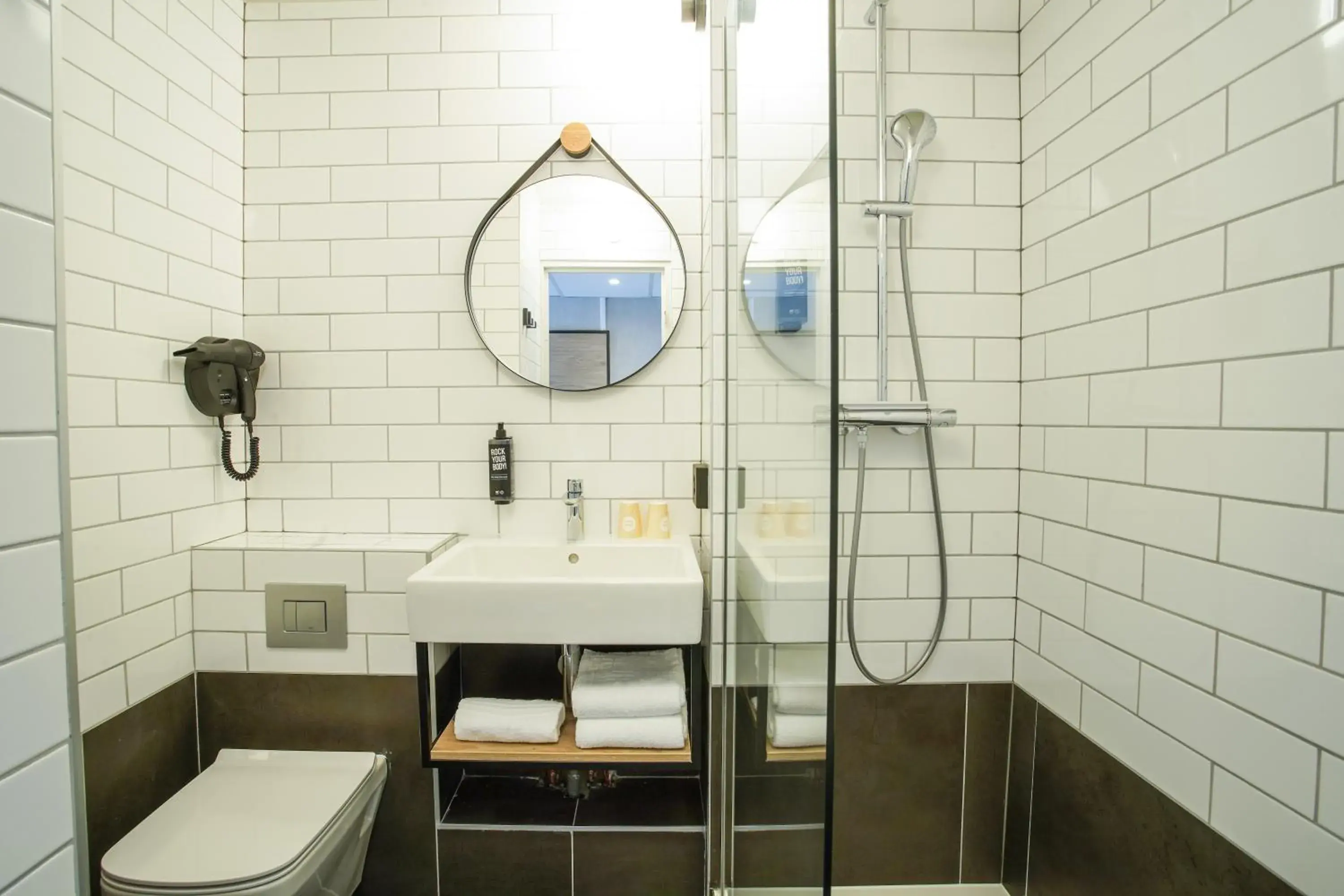 Shower, Bathroom in Ibis Tours Centre Giraudeau