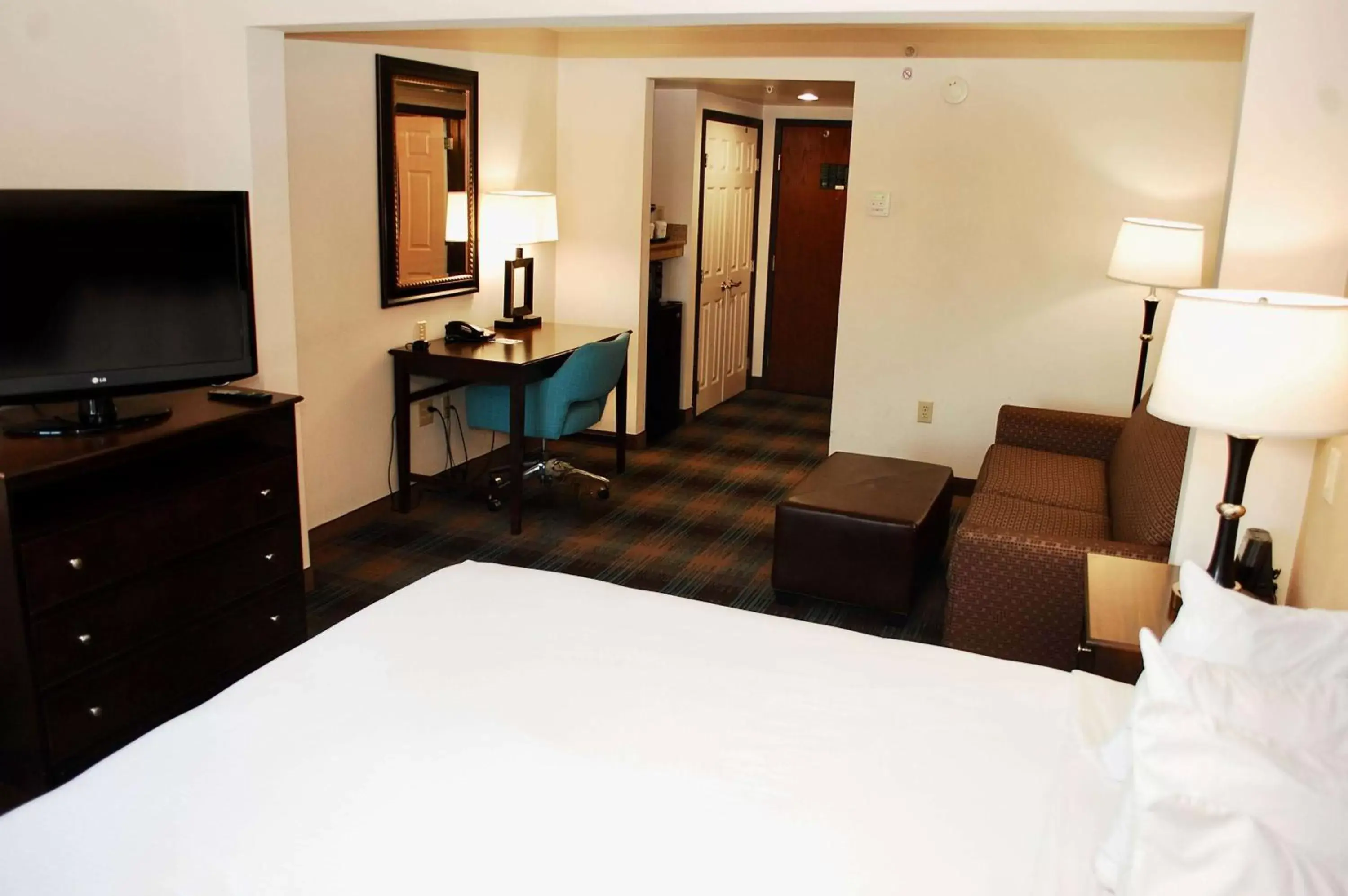 Photo of the whole room, Bed in Wingate by Wyndham - Charlotte Airport South I-77 at Tyvola