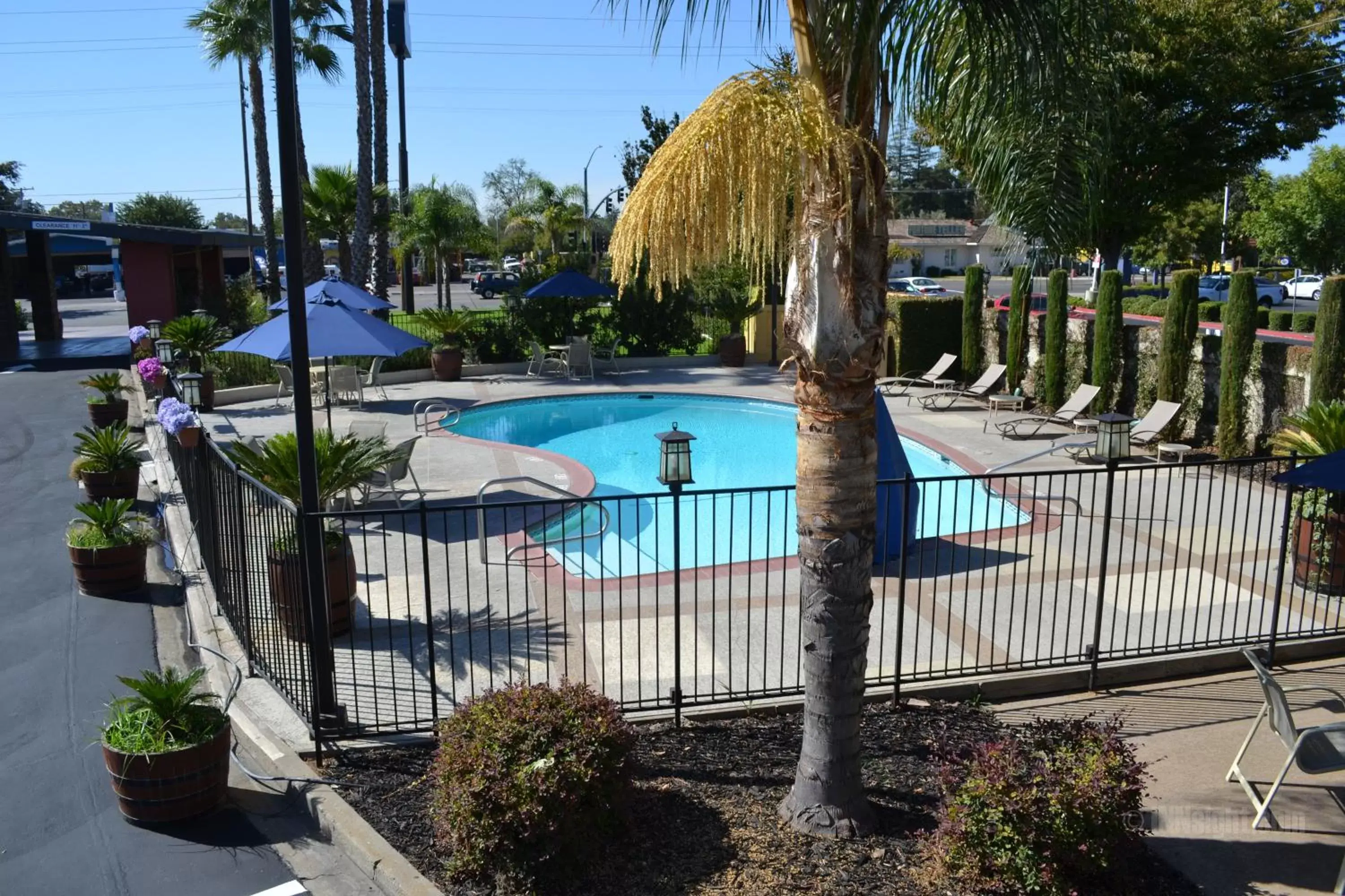 Property building, Swimming Pool in Days Inn & Suites by Wyndham Lodi