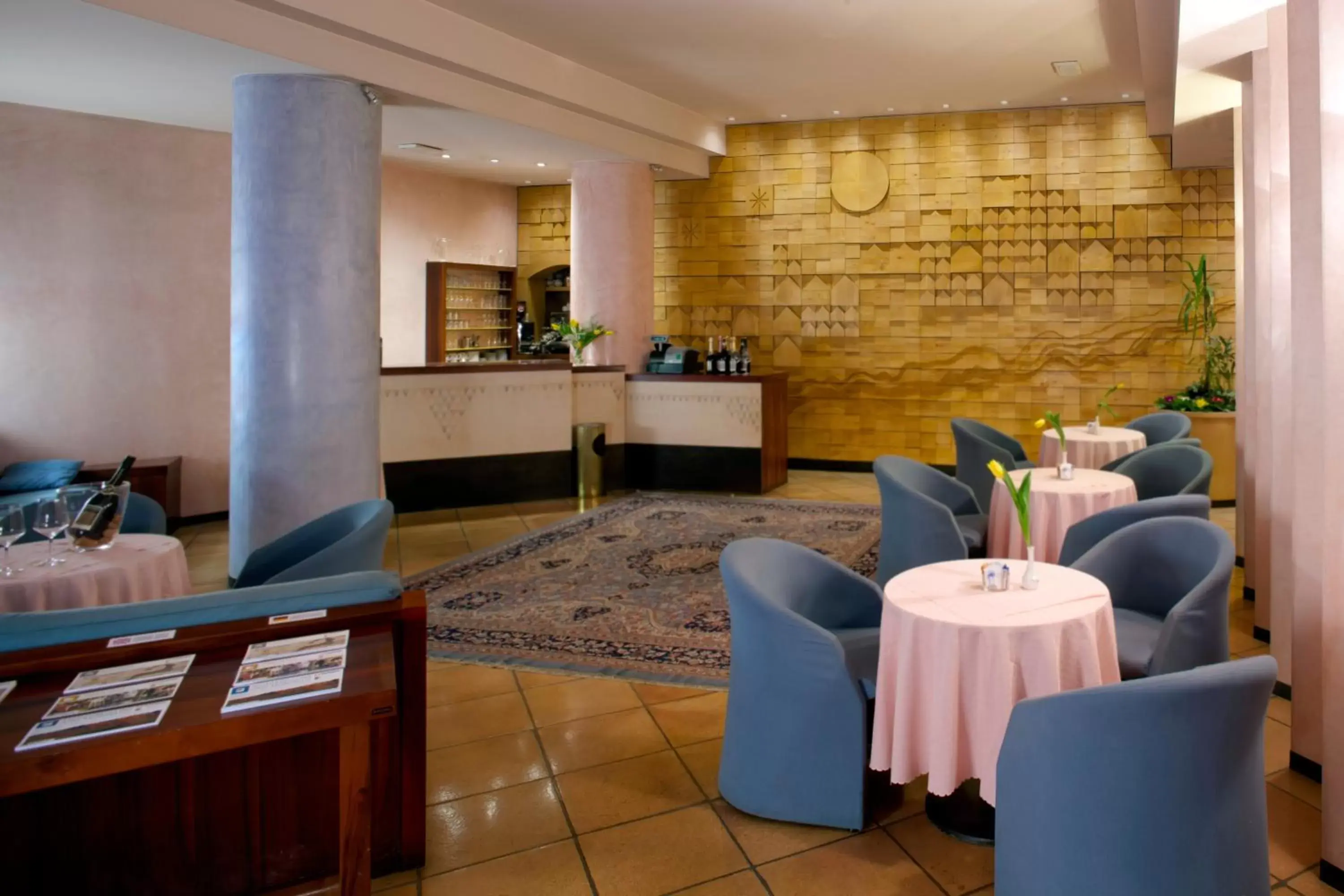 Lobby or reception, Restaurant/Places to Eat in Hotel Diana