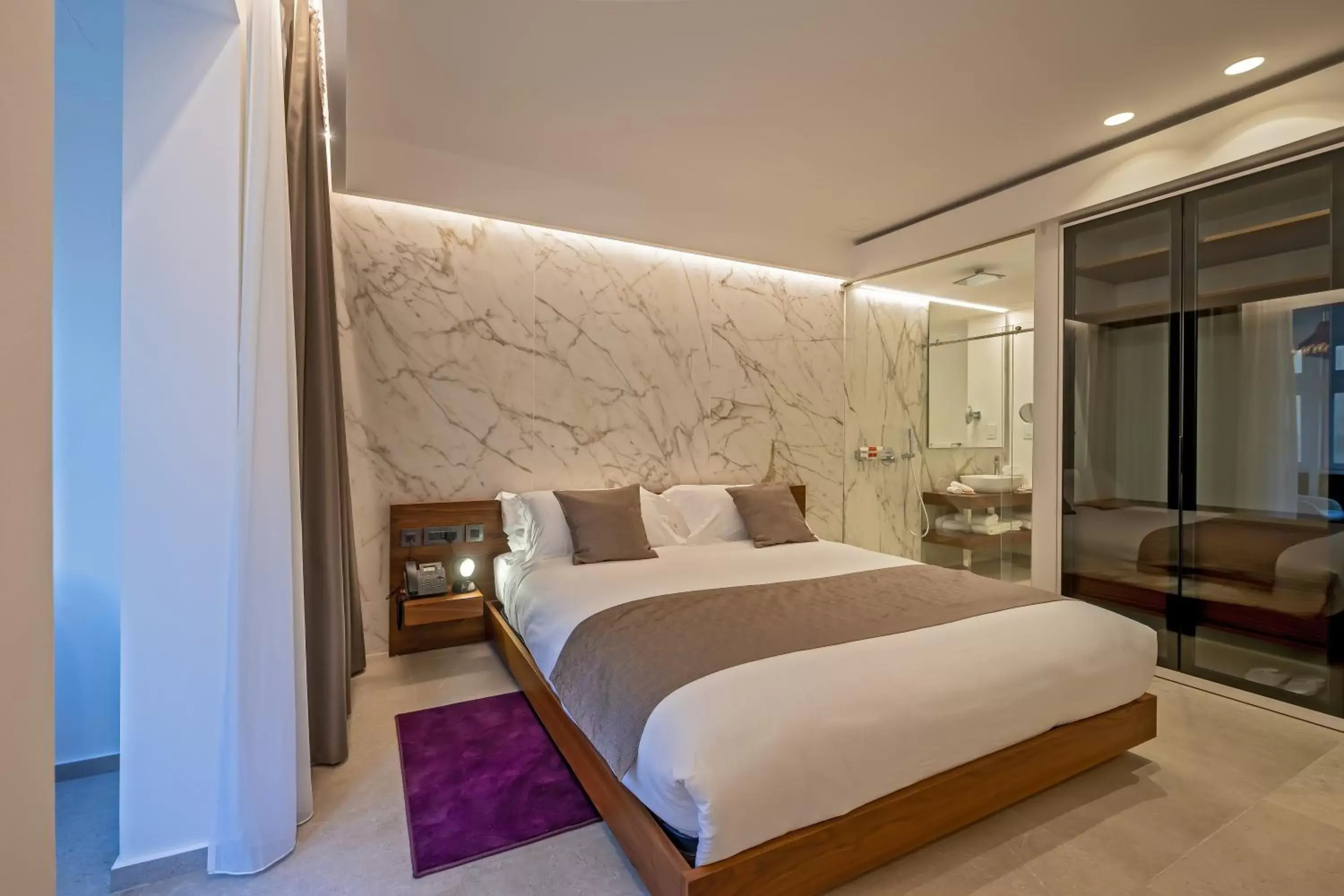 Deluxe Double Room with Balcony in The Capital Boutique Hotel Deluxe Double Room with Balcony in The Capital Boutique Hotel