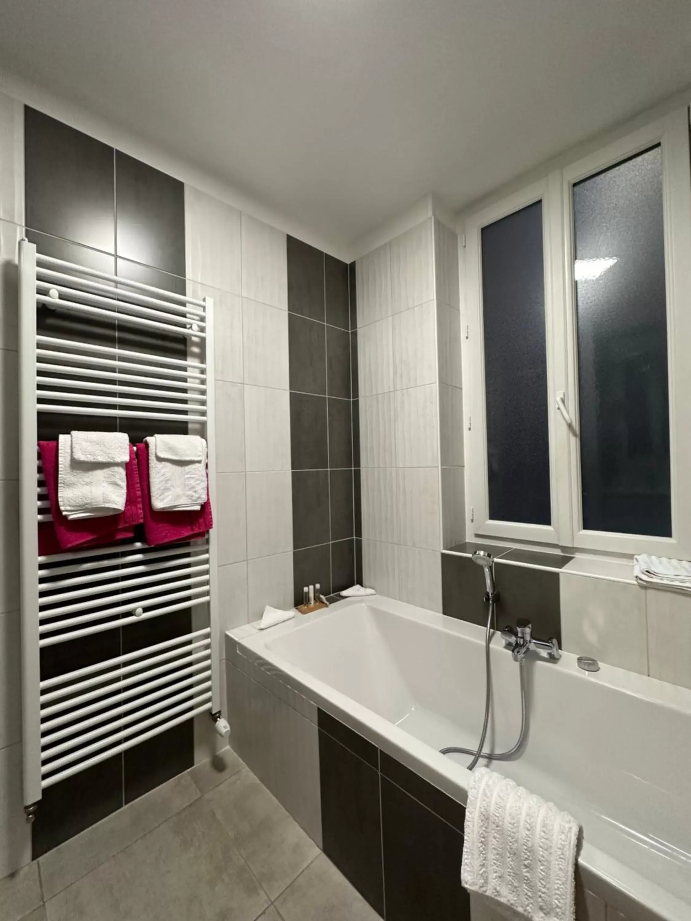 Property building, Bathroom in Hotel Le Saint-Yves