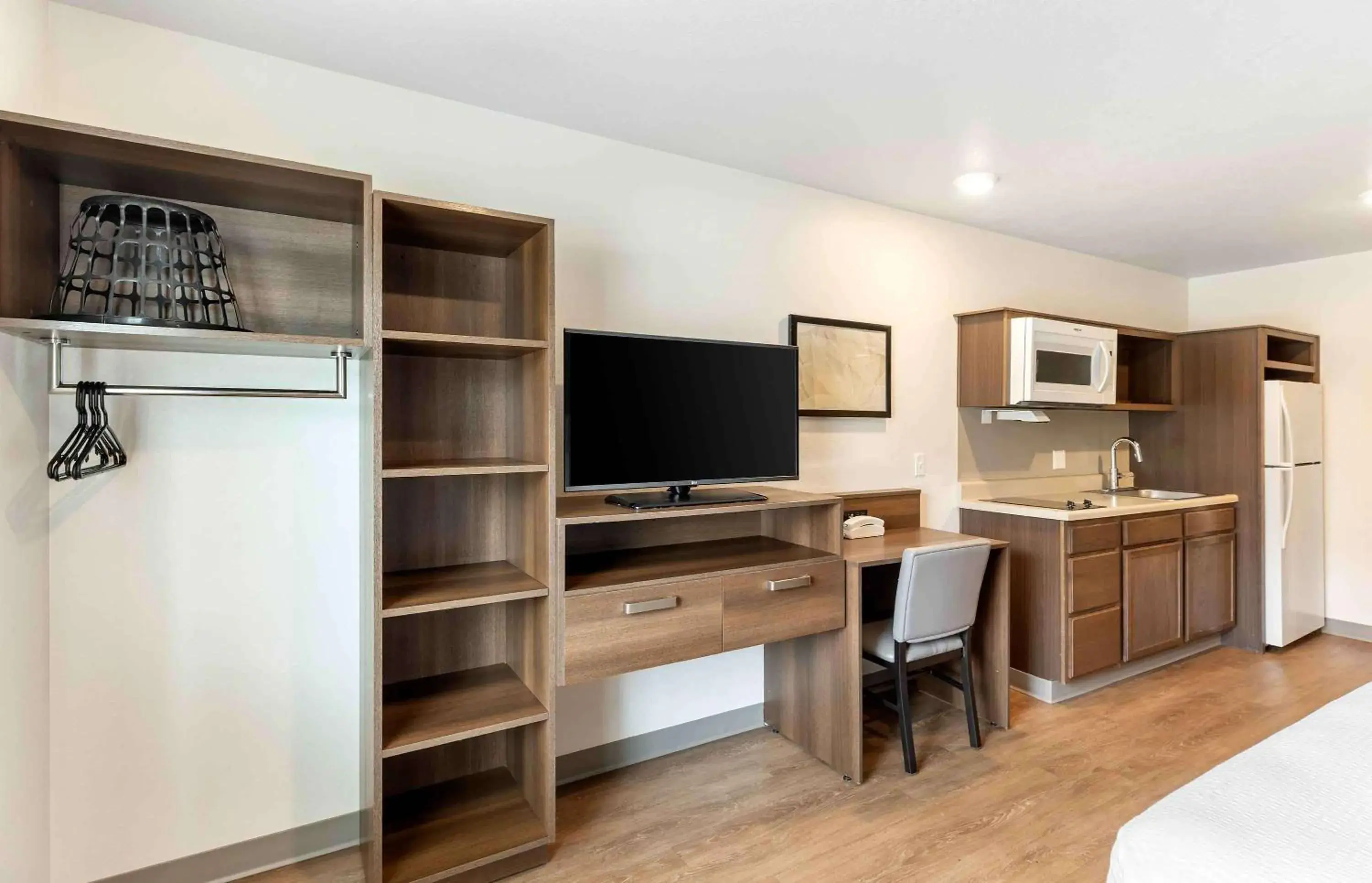 Bedroom, Kitchen/Kitchenette in Extended Stay America Suites - Denver - Centennial