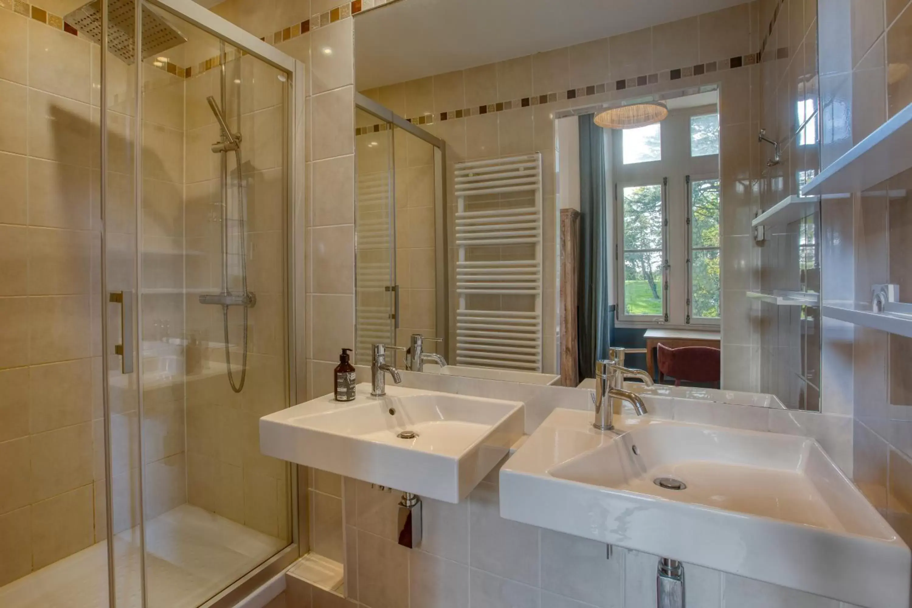 Shower, Bathroom in Château des Forges par Slow Village