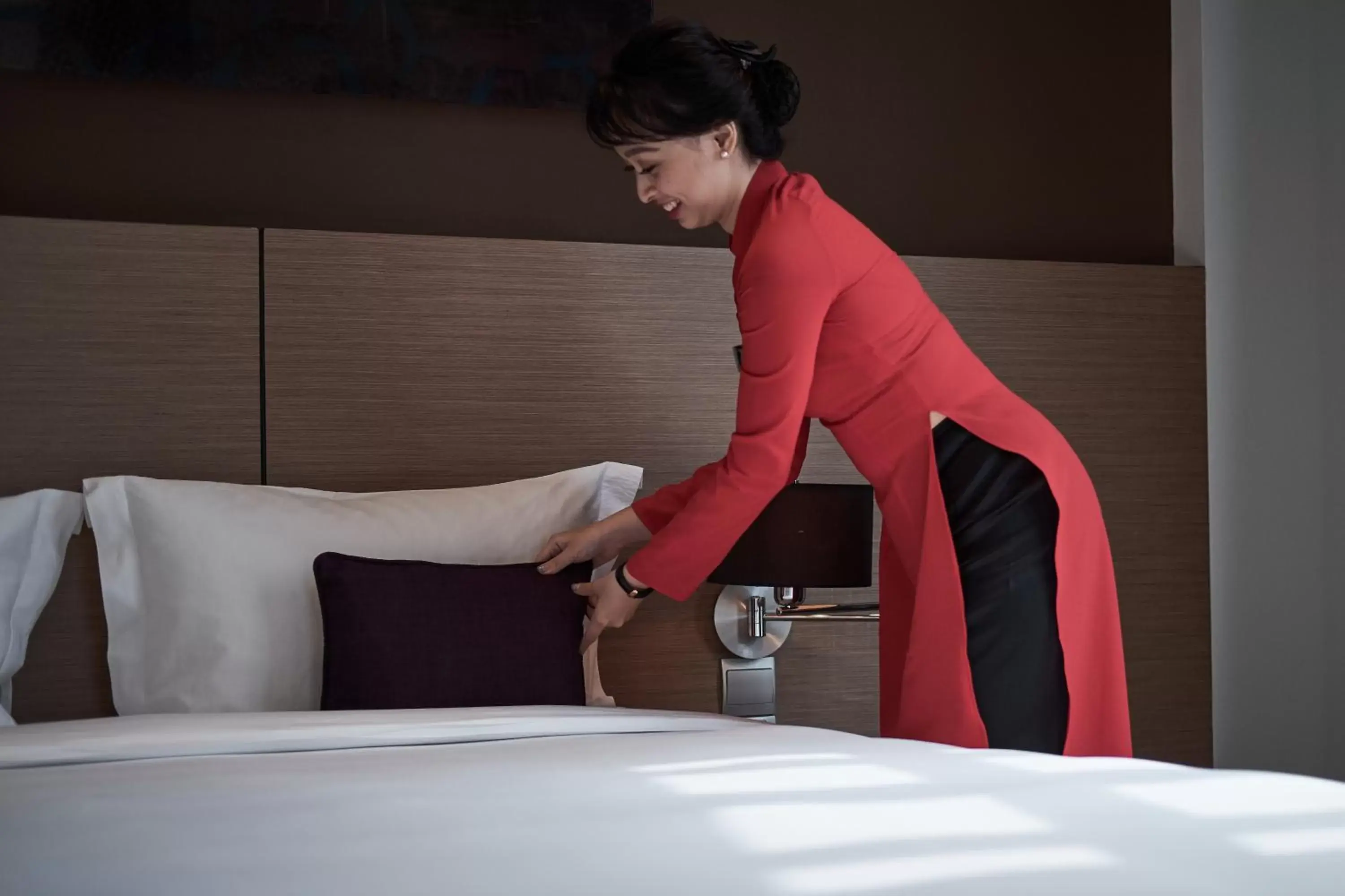 Staff, Bed in Mercure Hanoi La Gare Hotel Staff, Bed in Mercure Hanoi La Gare Hotel