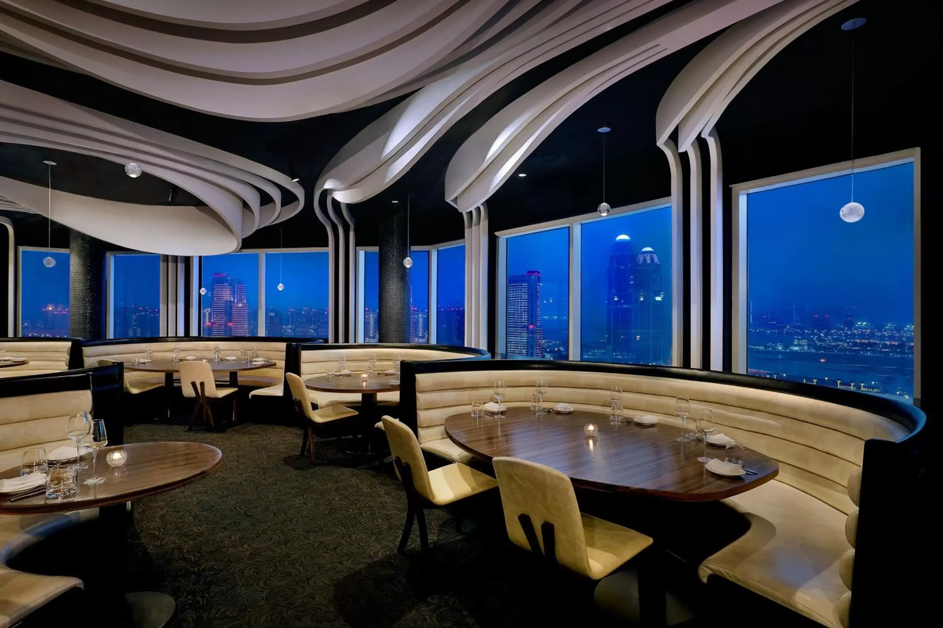 Restaurant/places to eat, Lounge/Bar in The Ritz-Carlton, Doha