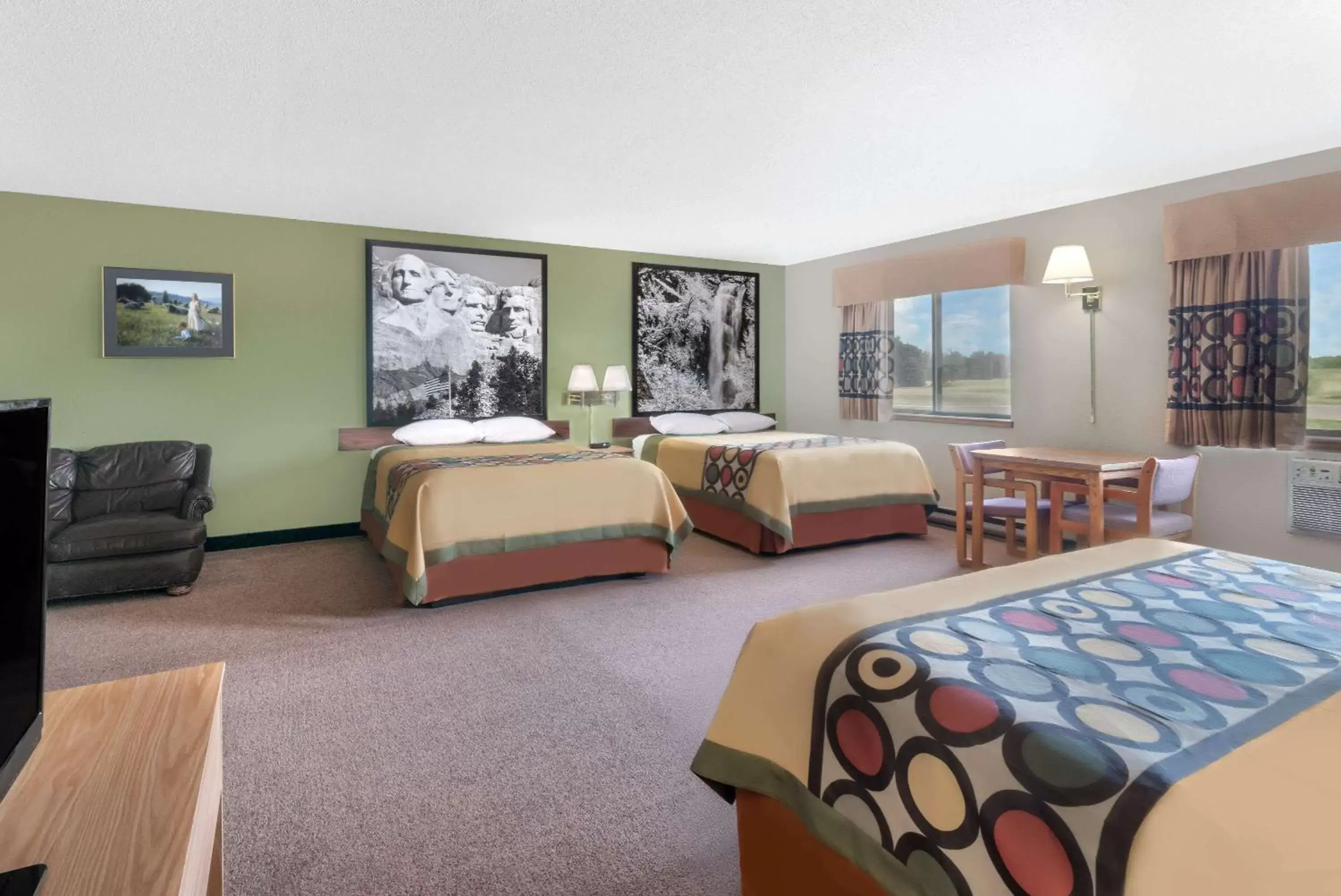 Photo of the whole room, Bed in Super 8 by Wyndham Winner SD