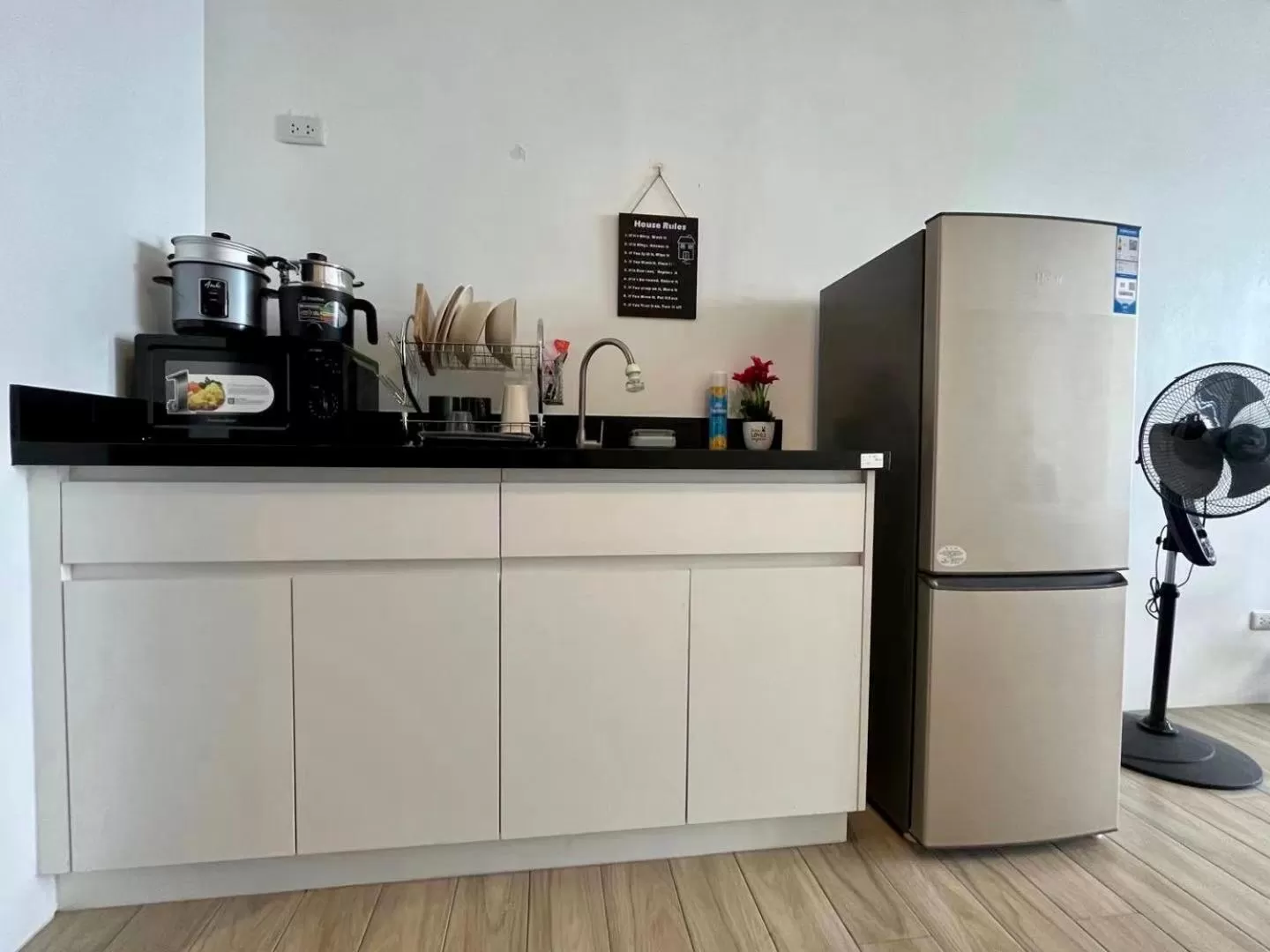 Cebu City Condo Hotel in Meridian with Netflix and WIFI, near Ayala and IT Park U7 09 11