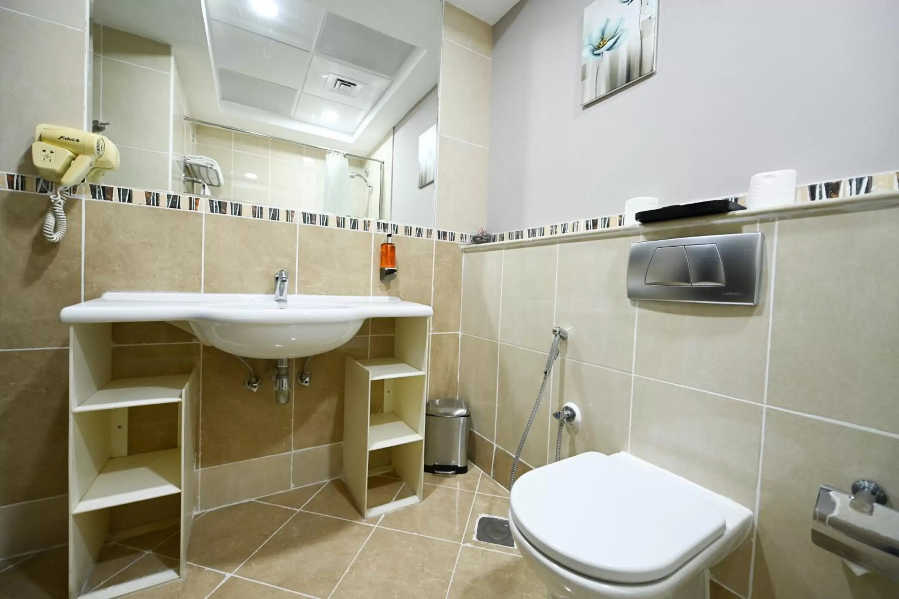 Shower, Bathroom in Al Waleed Holiday Homes