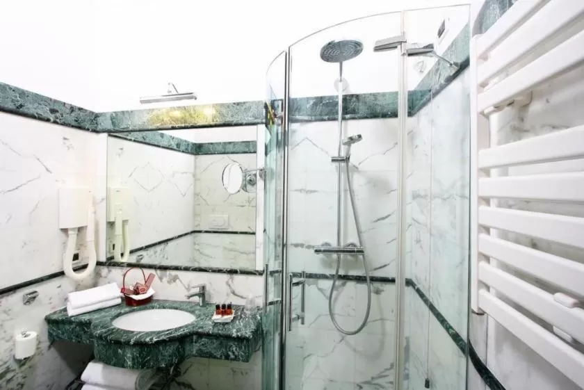 Bathroom in Hotel Arcangelo