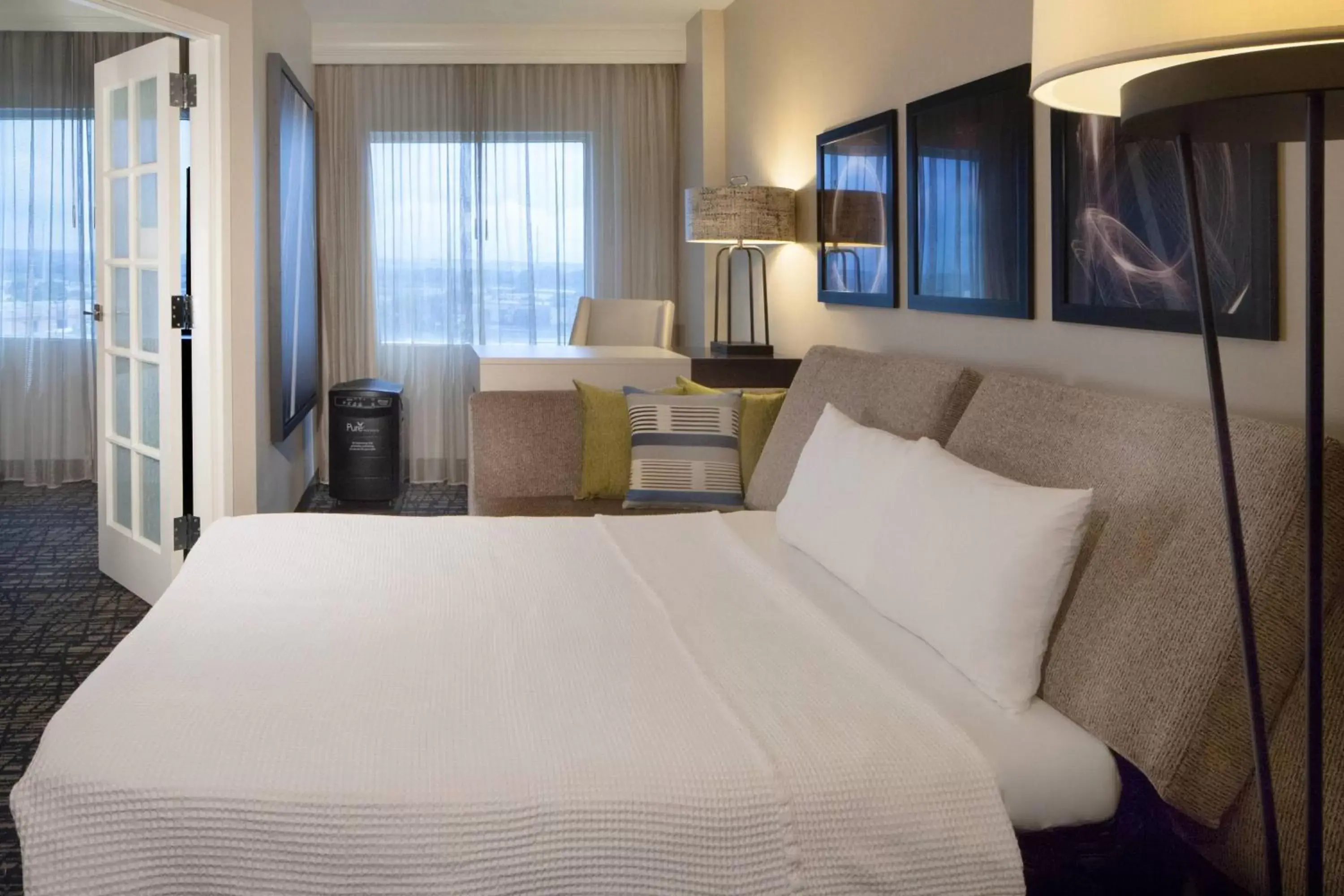 Bedroom, Bed in Dallas Marriott Suites Medical/Market Center