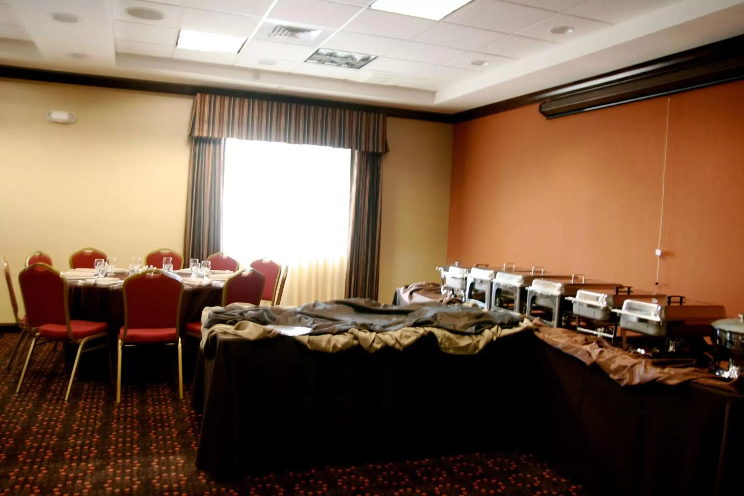 Meeting/conference room, Restaurant/Places to Eat in Hampton Inn & Suites Folsom