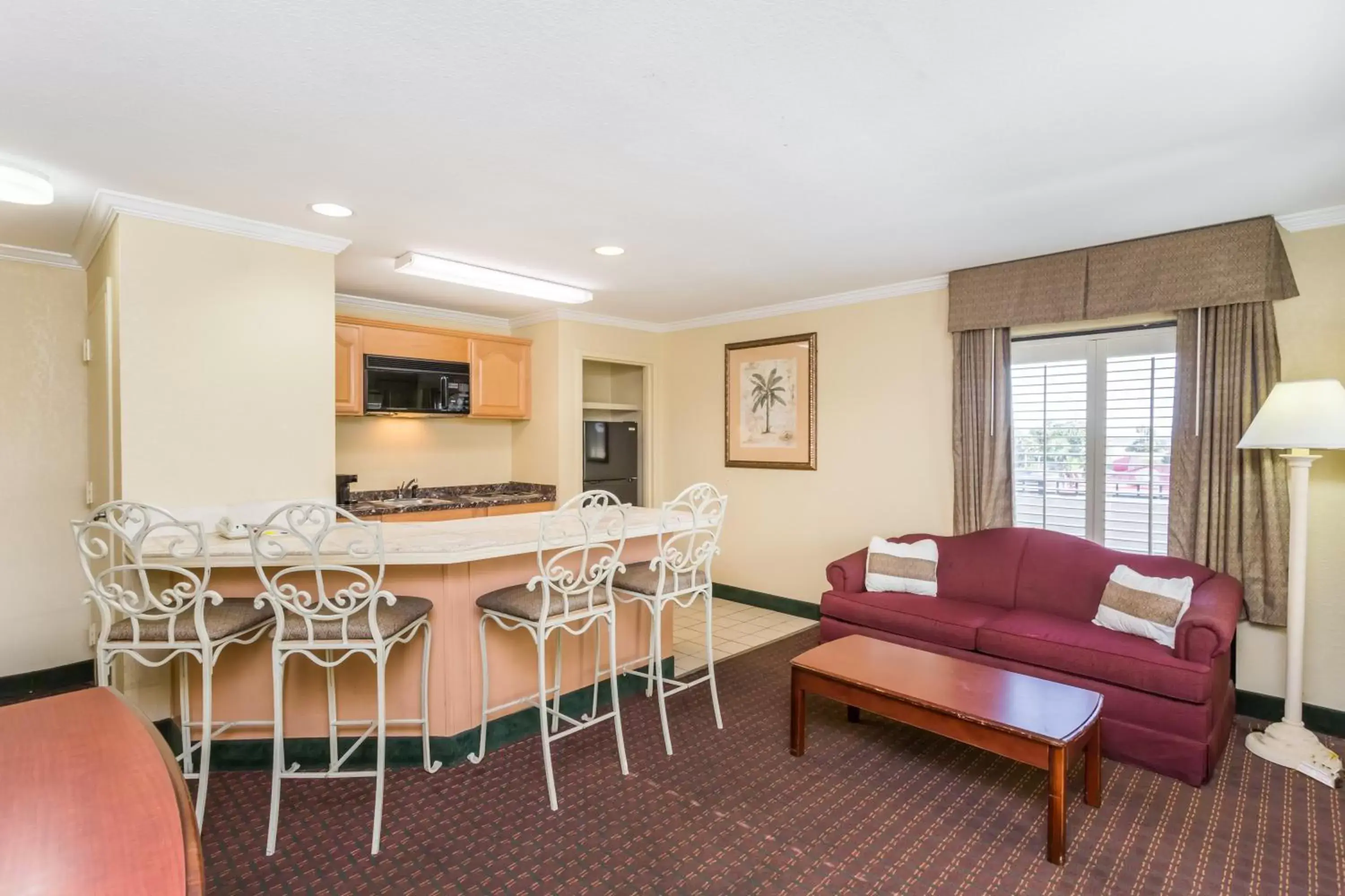 Living room, Seating Area in Days Inn by Wyndham Destin