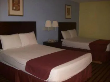 Kitchenette Queen Room - 2 Beds (Smoking) in Fairway Inn La Porte