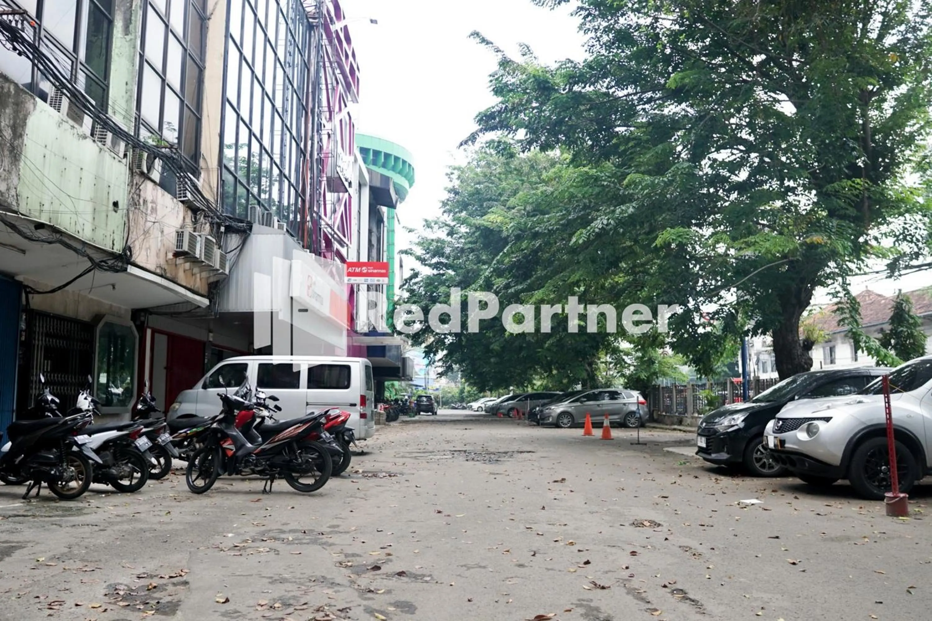 Parking in Cosmo Harmoni RedPartner